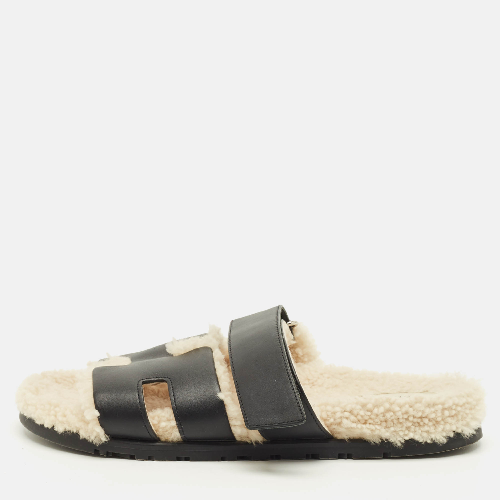

Hermes Chypre Size  Black/White Leather and Shearling Fur Flat Sandals