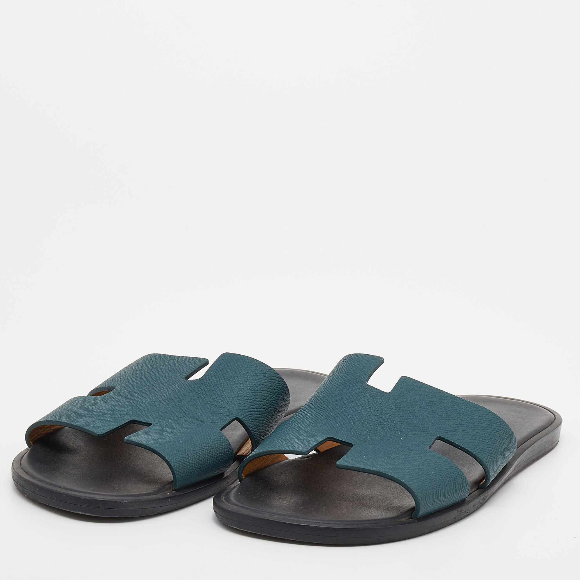 

Hermés Green Epsom Leather Izmir Flat Slides Size