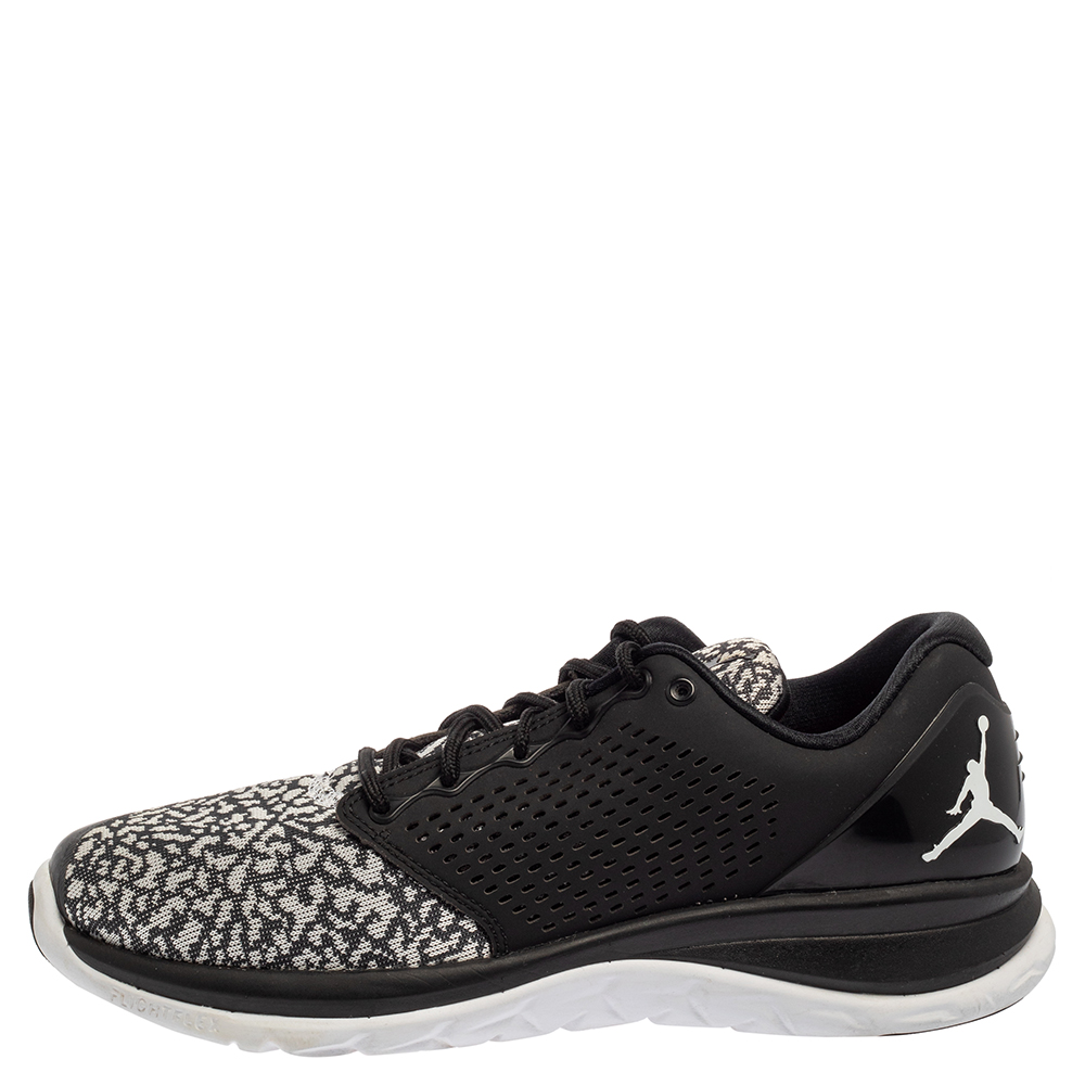 

Jordan Black/White Knit Fabric And Synthetic Trainer ST Sneakers Size