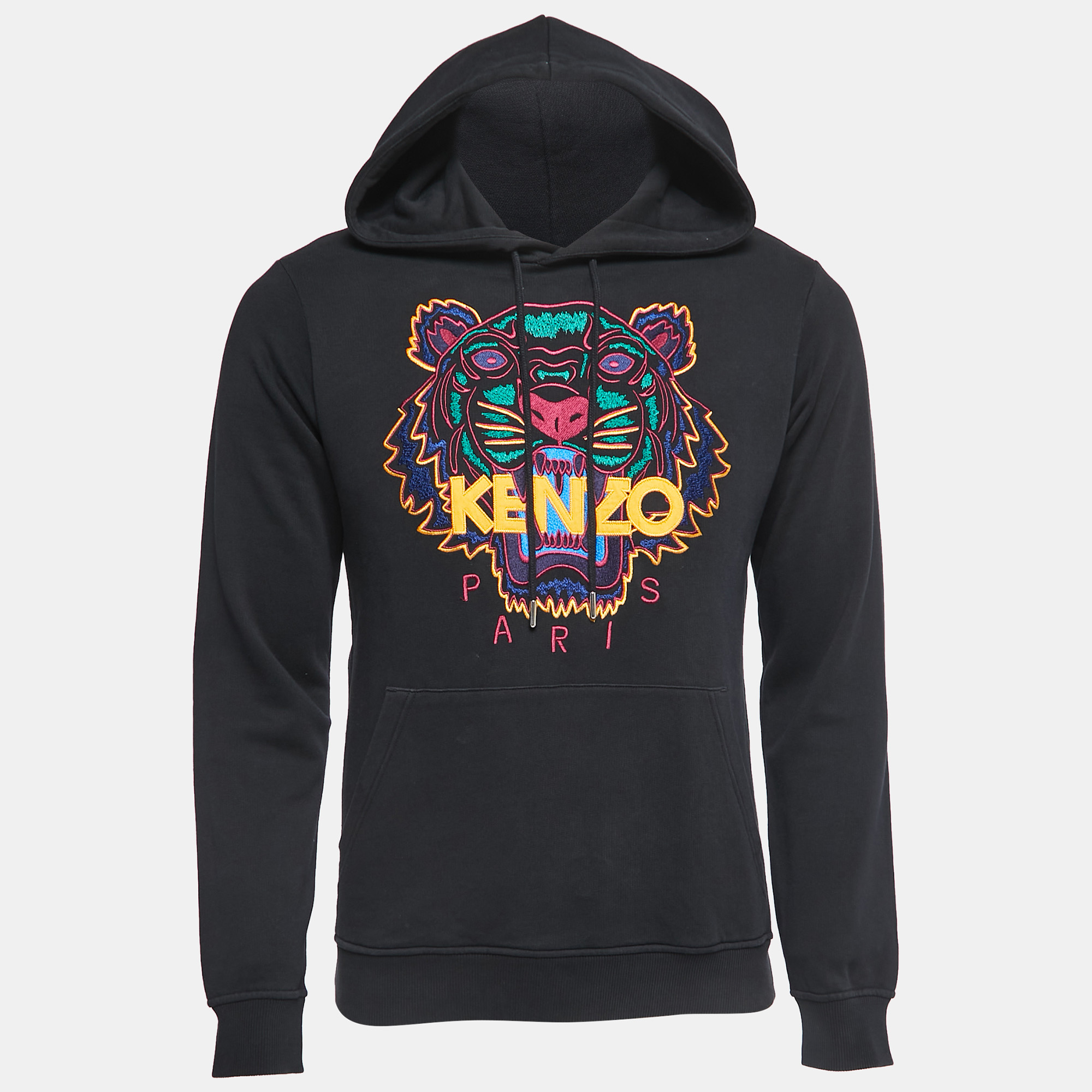 The Kenzo hoodie exudes urban chic. Crafted from premium cotton knit it features a sleek black hue a comfortable hood and the iconic Kenzo logo delicately embroidered striking the perfect balance between style and comfort.