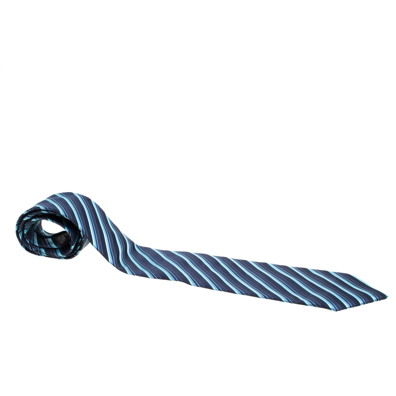 This tie from Lanvin is what every man needs to have. Made of 100% silk it features a diagonal striped pattern all over it. At the back it has a brand label and a keeper loop. The tie is sure to add charm to your suit and is perfect for all formal events.