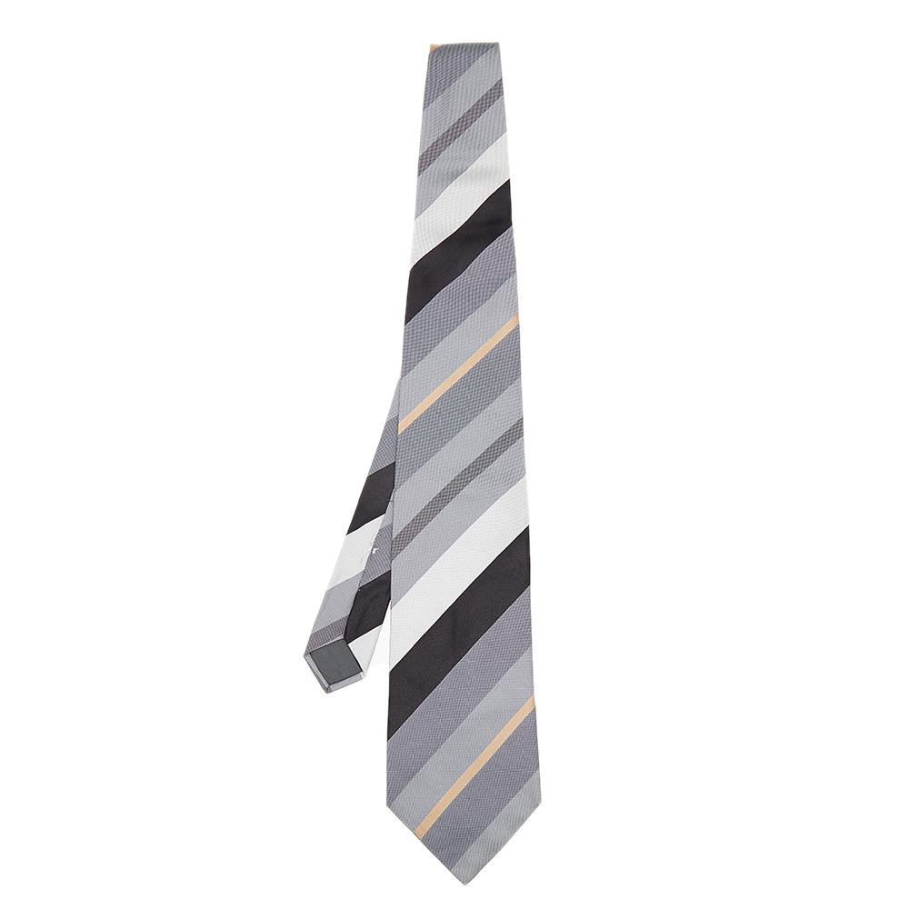 Enhance your formal outfit with this stunning tie from the House of Lanvin. It is tailored using grey striped silk fabric and features a width of 9 cm. Complete your style with sophistication as you wear this Lanvin tie.