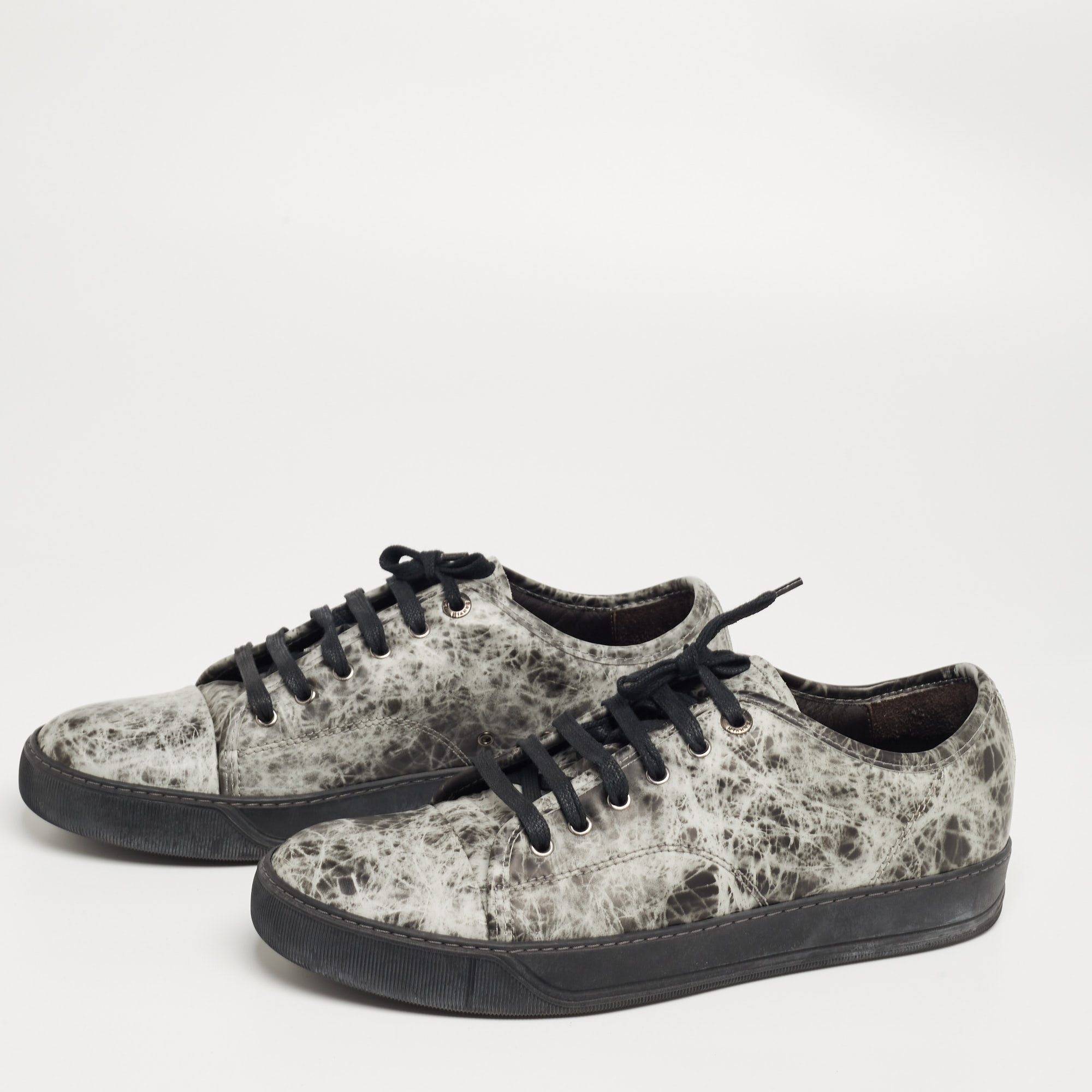 

Lanvin Grey/Black Leather Lace Up Sneakers Size