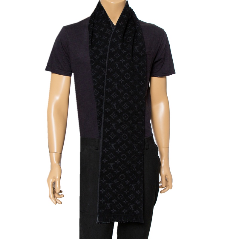 

Louis Vuitton Black Monogram Wool Classic Scarf