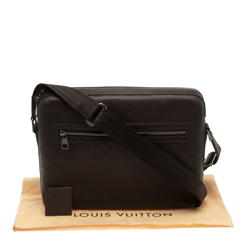 Original Louis Vuitton Onyx Damier Infini Leather Calypso MM Messenger Bag,  Men's Fashion, Bags, Belt bags, Clutches and Pouches on Carousell
