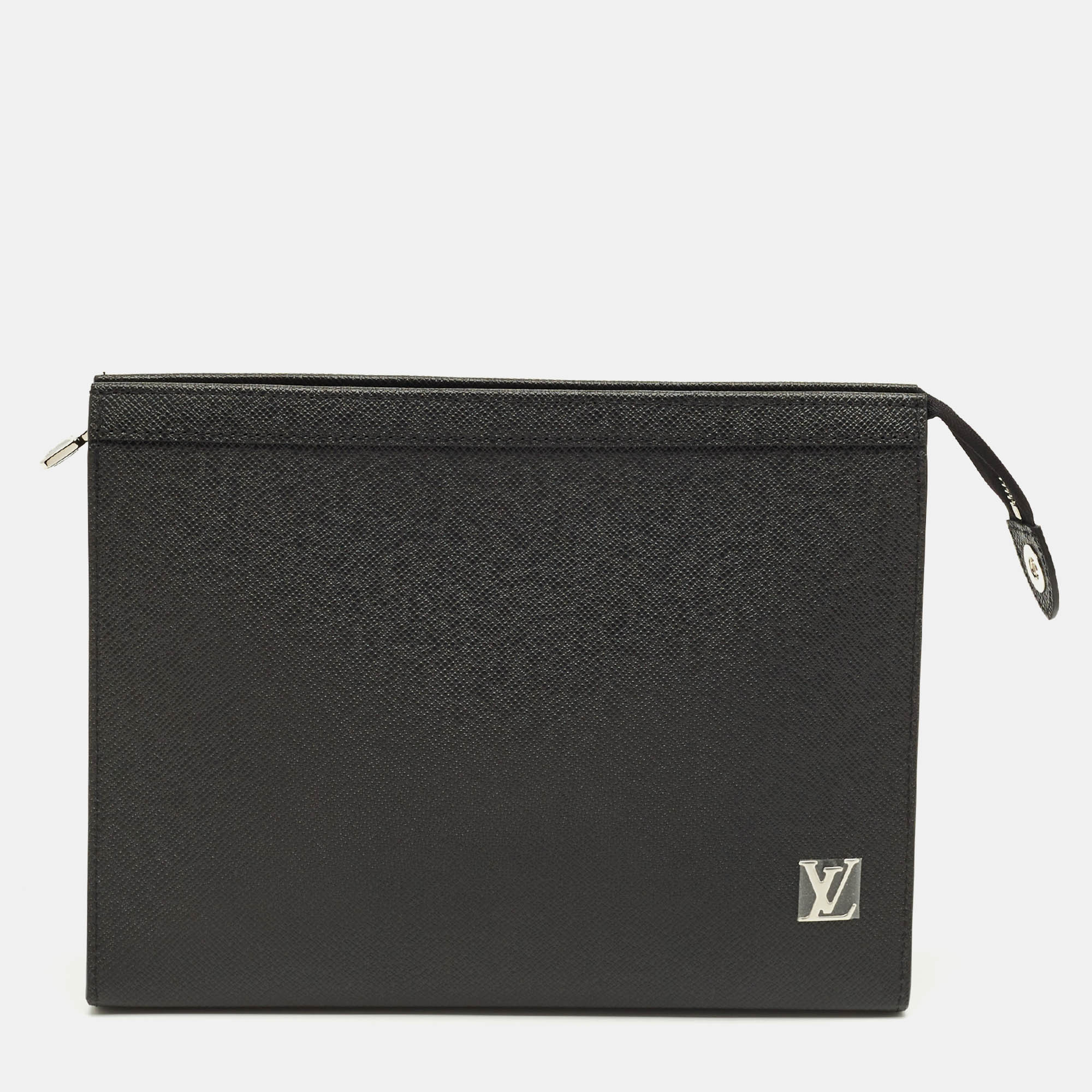 

Louis Vuitton Black Taiga Leather Pochette Voyage