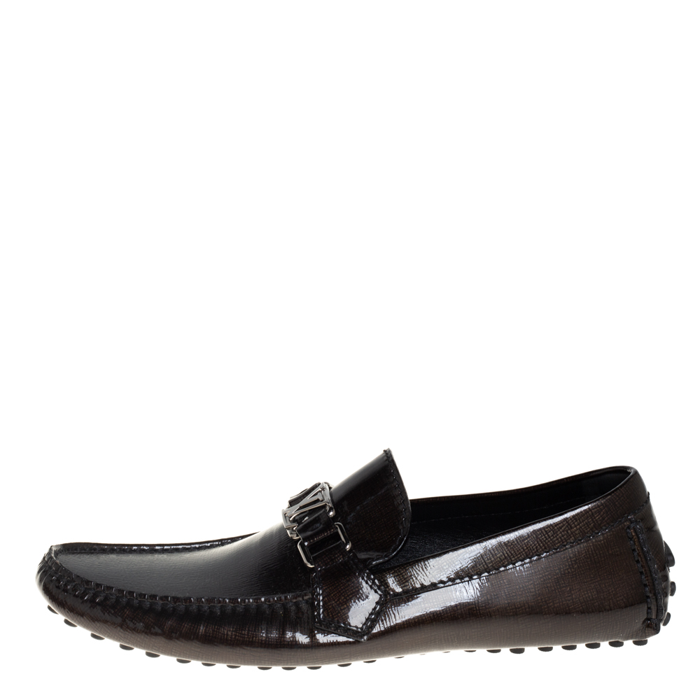 

Louis Vuitton Brown Textured Patent Leather Hockenheim Loafers Size