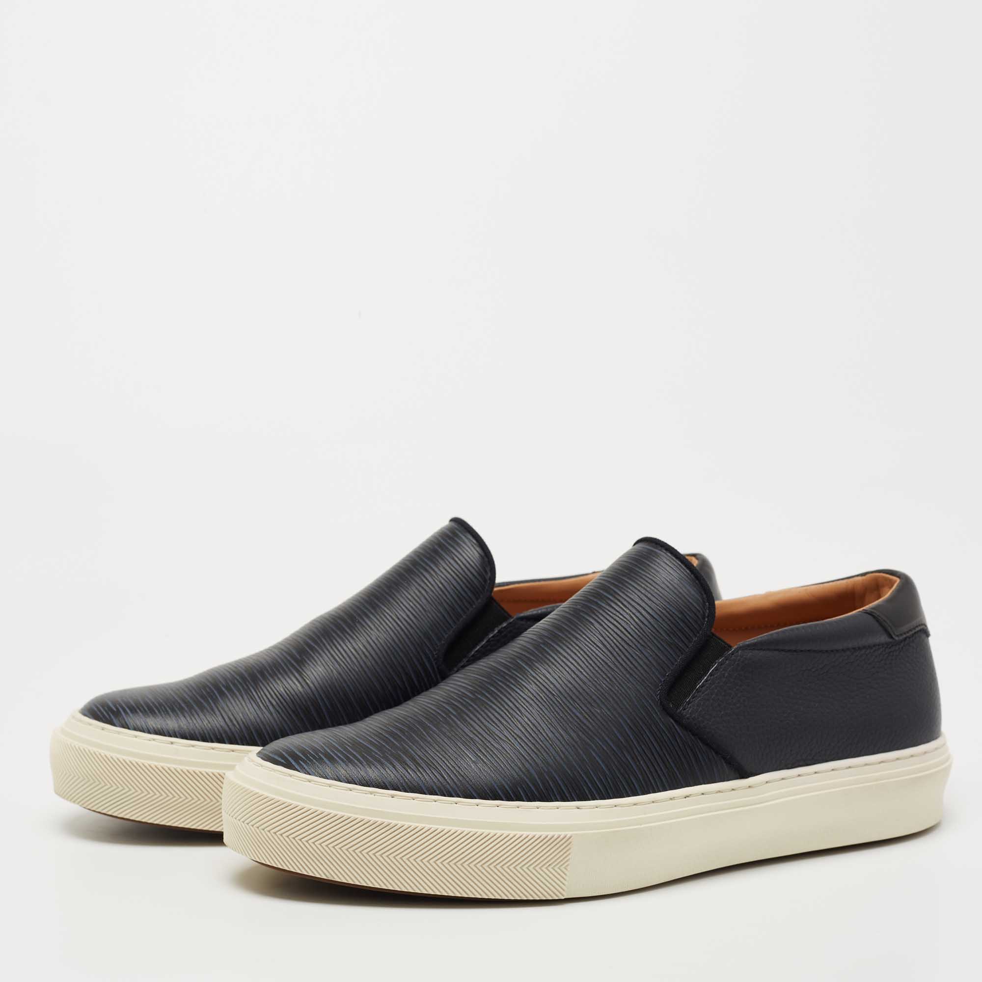 

Louis Vuitton Navy Blue/Black Leather Slip On Sneakers Size