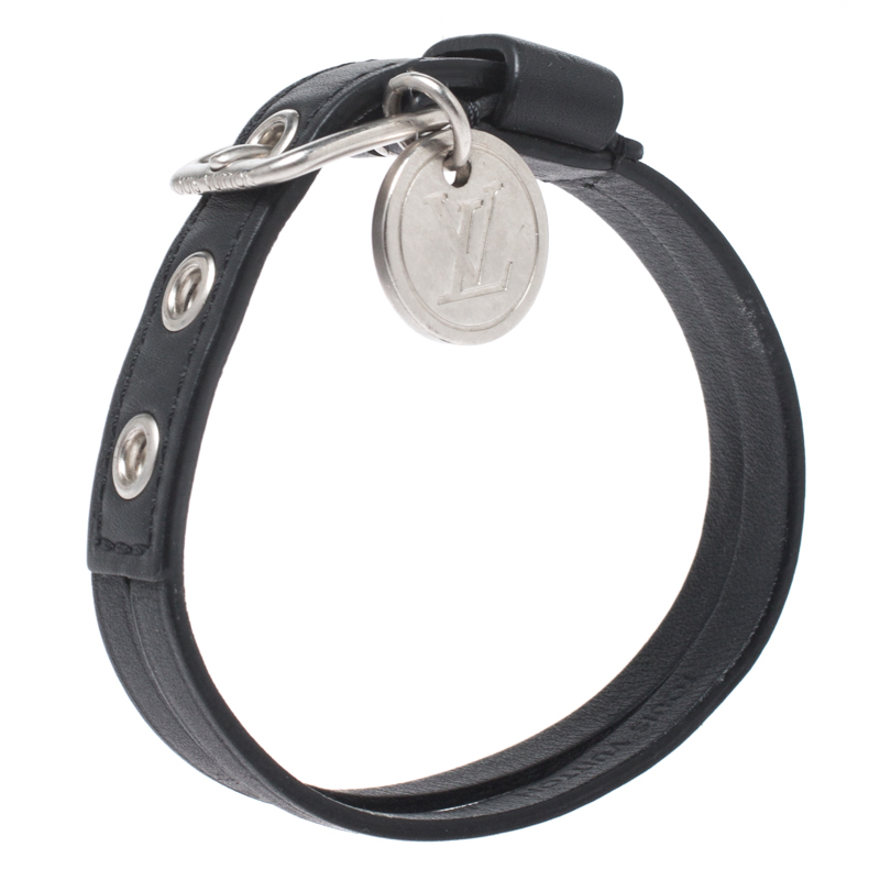 

Louis Vuitton Black Leather In Step Bracelet