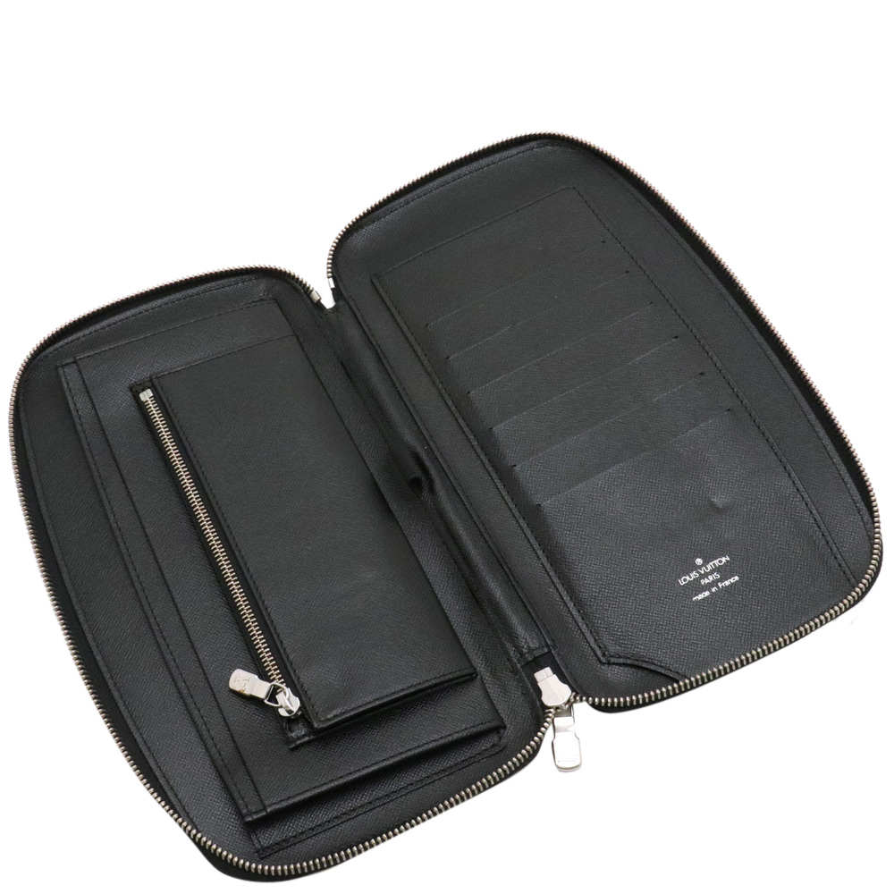 

Louis Vuitton Black Taiga Organizer Atoll Travel Case