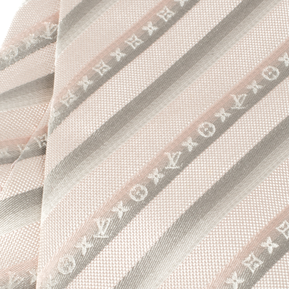 

Louis Vuitton Pale Pink Diagonal Striped Silk Tie