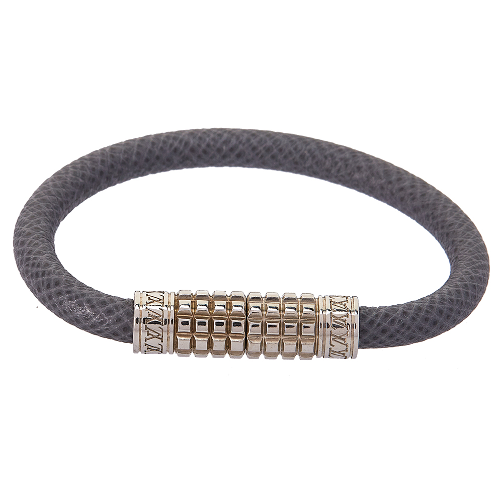 Pre-owned Louis Vuitton Glacier Taiga Leather Digit Bracelet In Grey