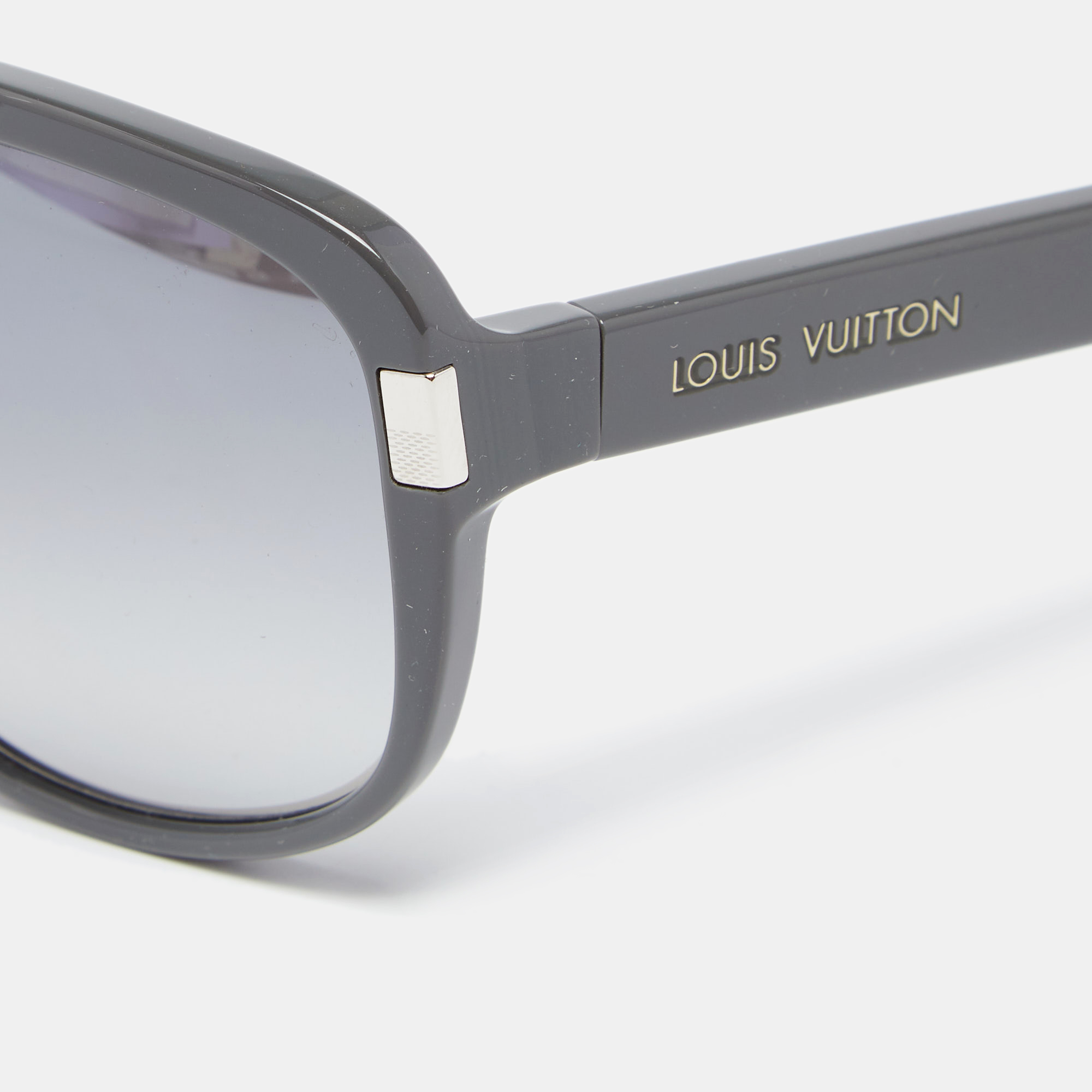 

Louis Vuitton Grey Z0716W Aviator Sunglasses