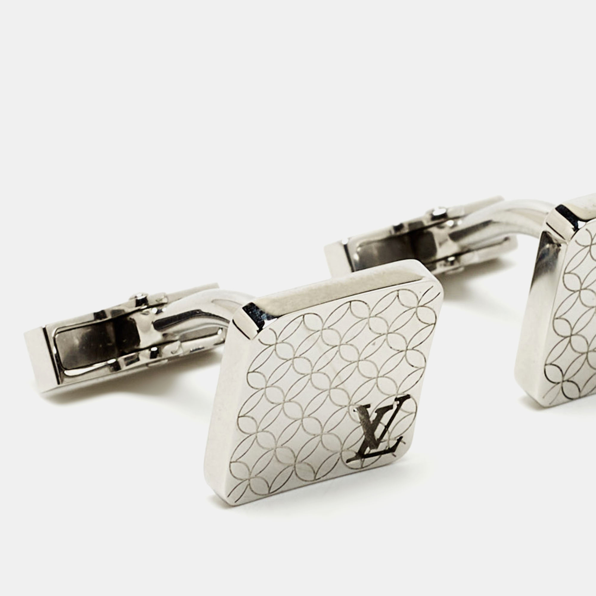 

Louis Vuitton Champs Elysees Textured Silver Tone Cufflinks