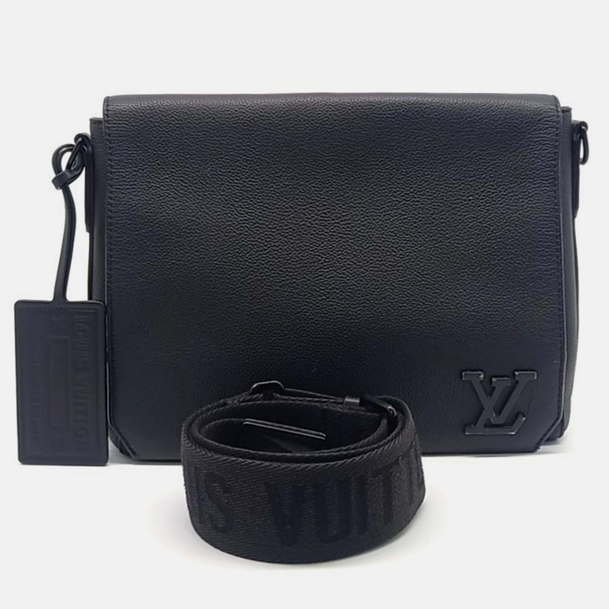 

Louis Vuitton Aerogram Messenger Bag, Black