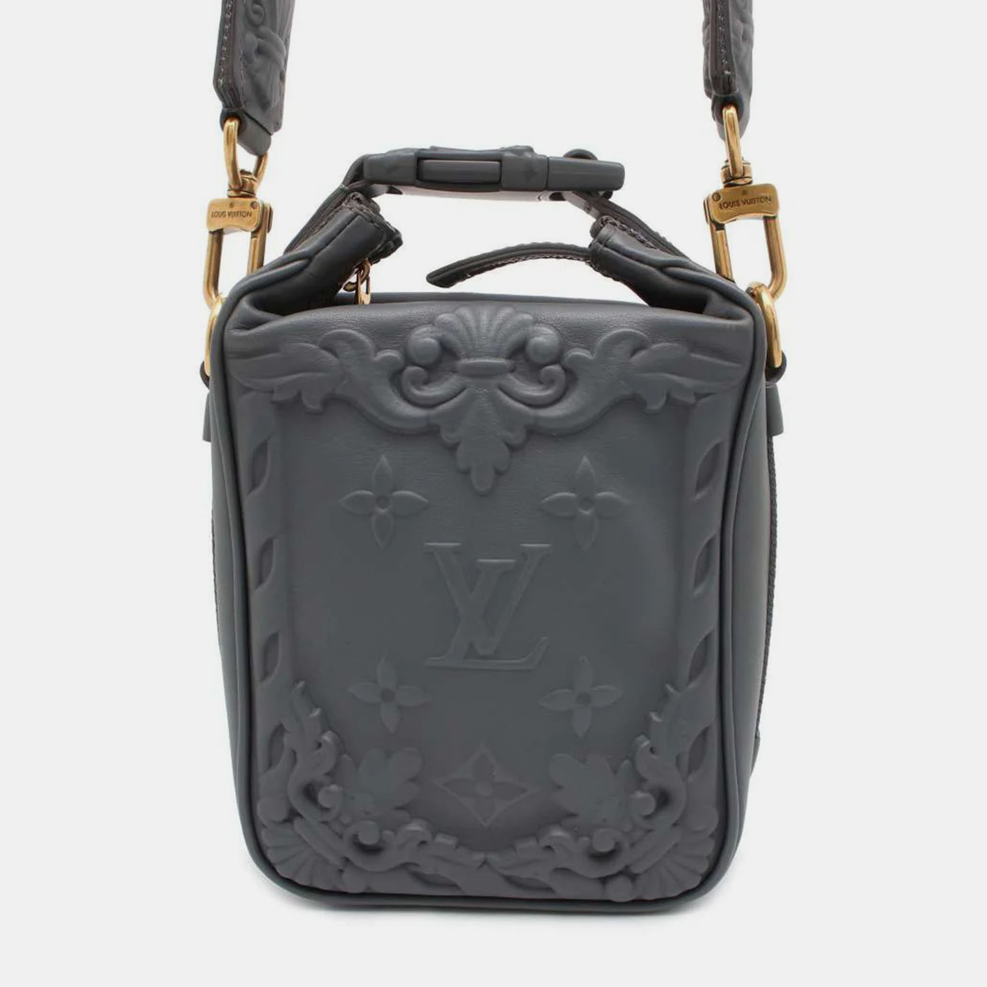 

Louis Vuitton Gray Calf Leather Cruiser Messenger, Grey