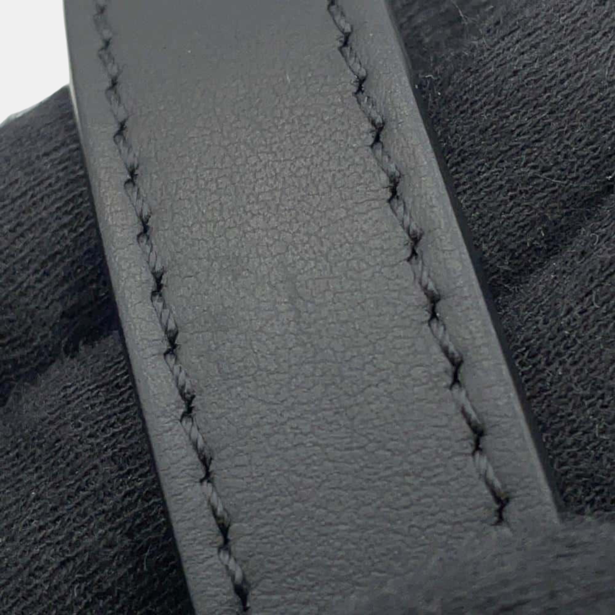 Louis Vuitton Noir	Monogram	Taurillon S Padlock Vertical	Wearable	Wallet 