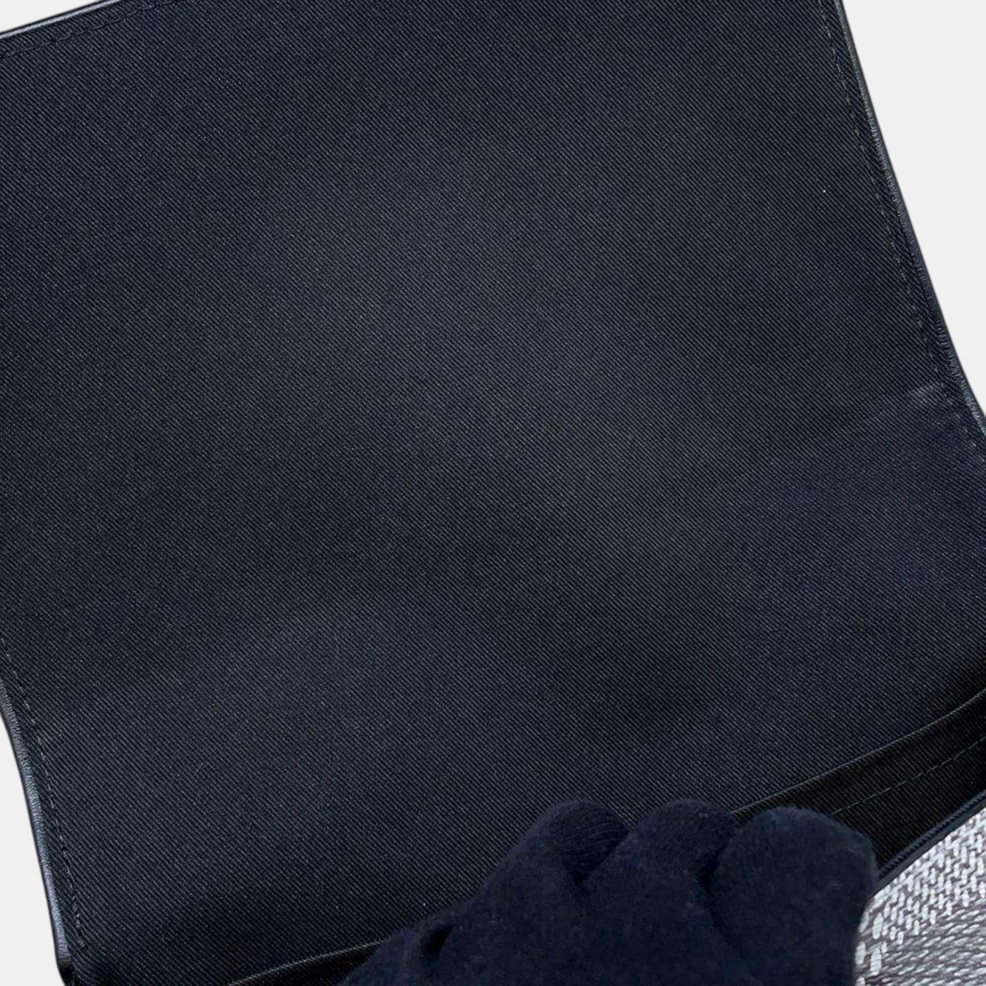 Louis Vuitton Damier Graphite 3D Studio Messenger Antarctica Bag 