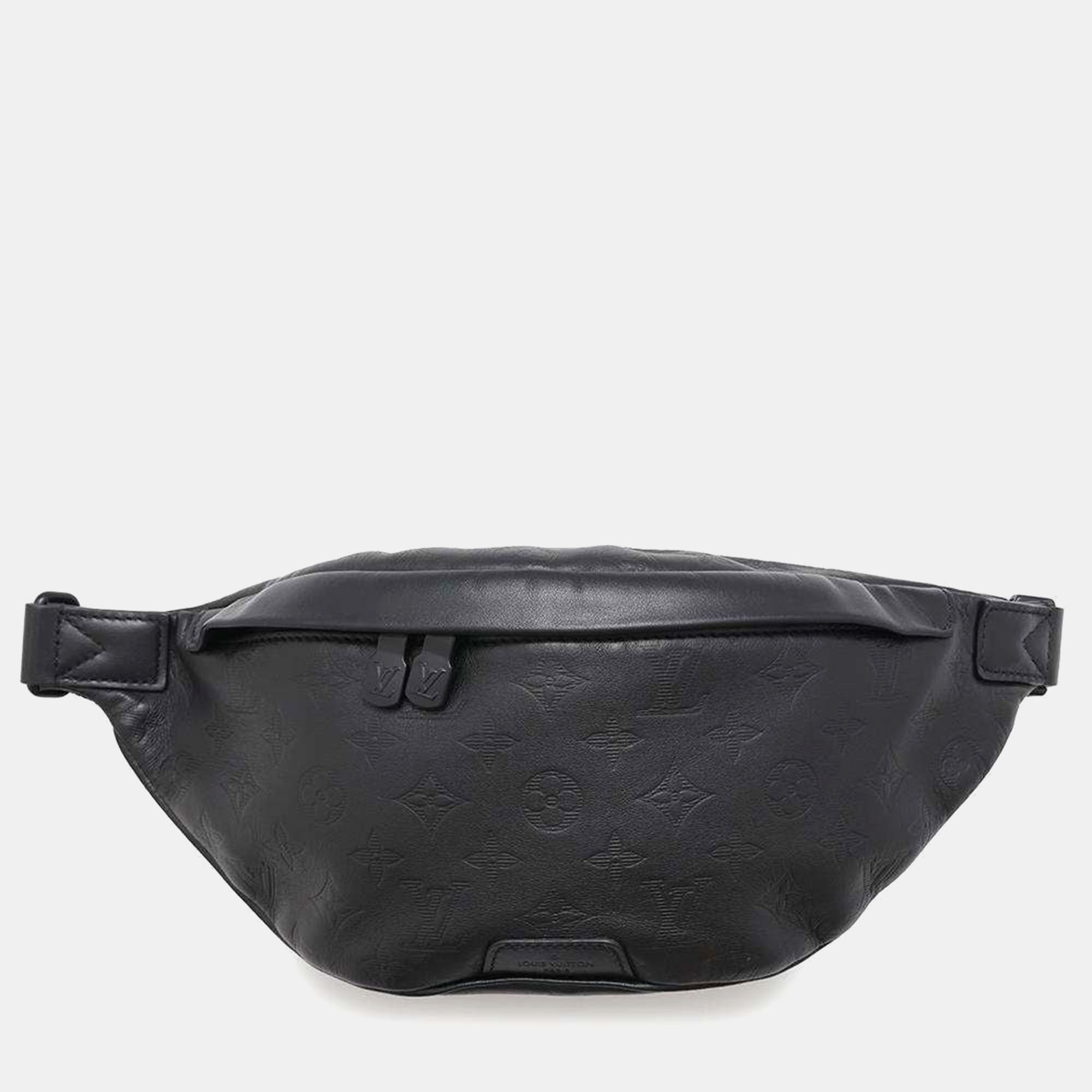 

Louis Vuitton Noir Monogram Shadow Discovery PM Bumbag, Black