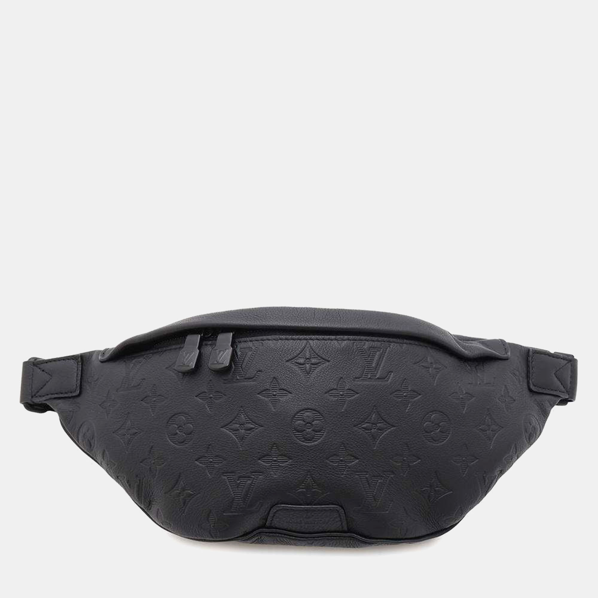 

Louis Vuitton Noir Monogram Shadow Discovery Bumbag Size Pm, Black