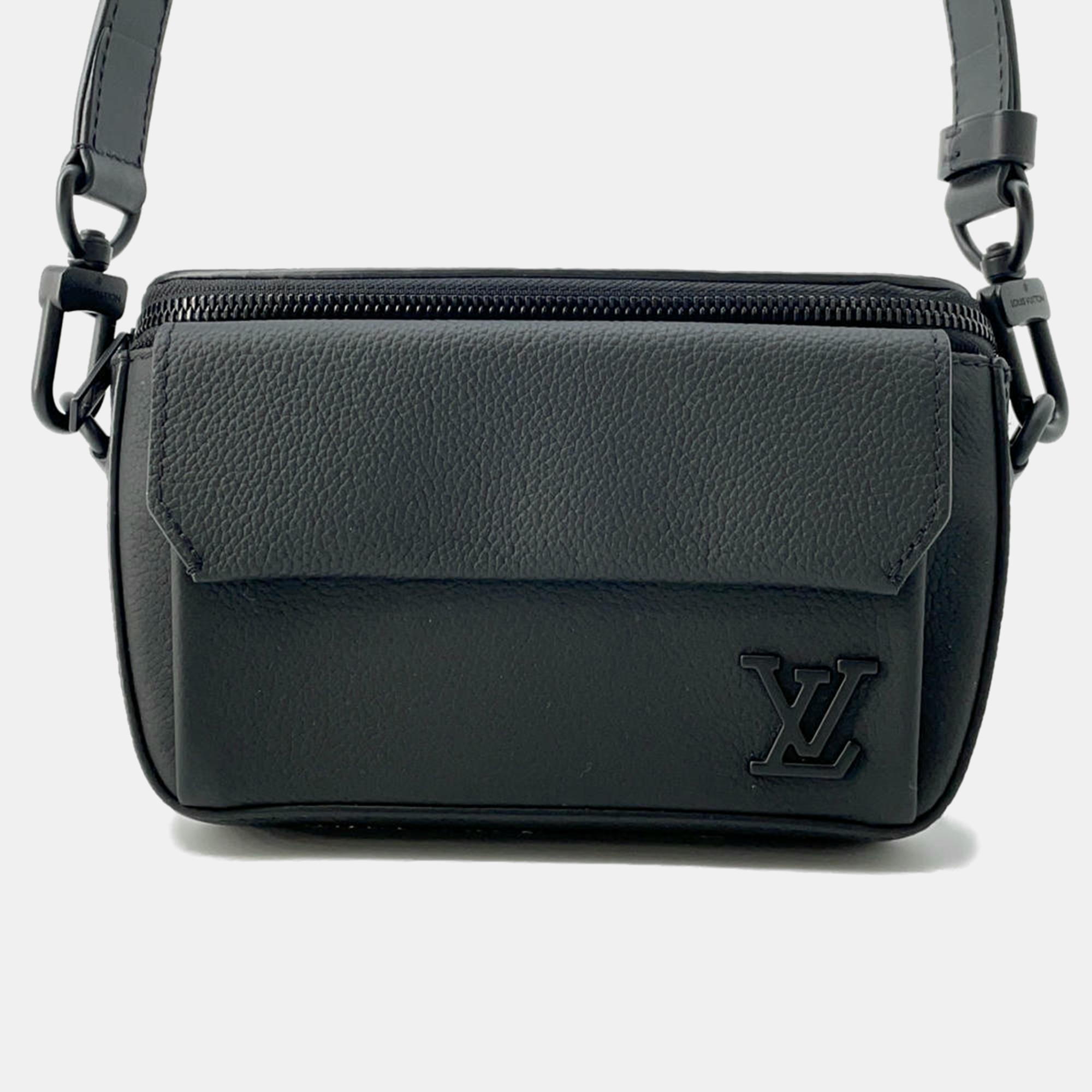 

Louis Vuitton Noir Leather Pilot Wearable Wallet, Black