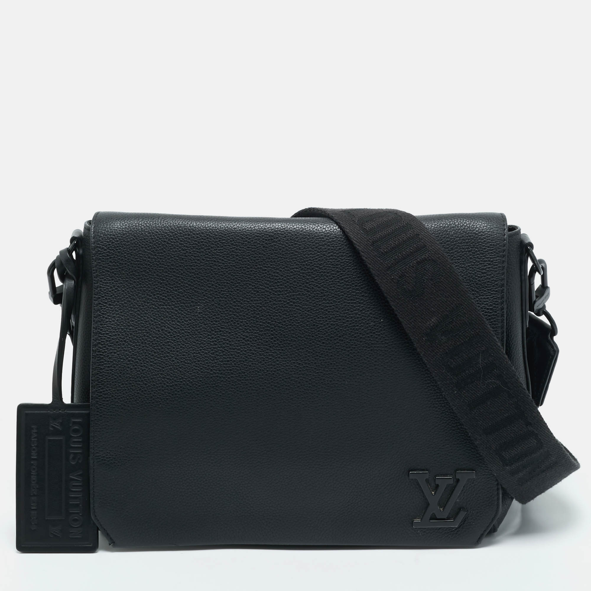 

Louis Vuitton Black Aerogram Leather Takeoff Messenger Bag