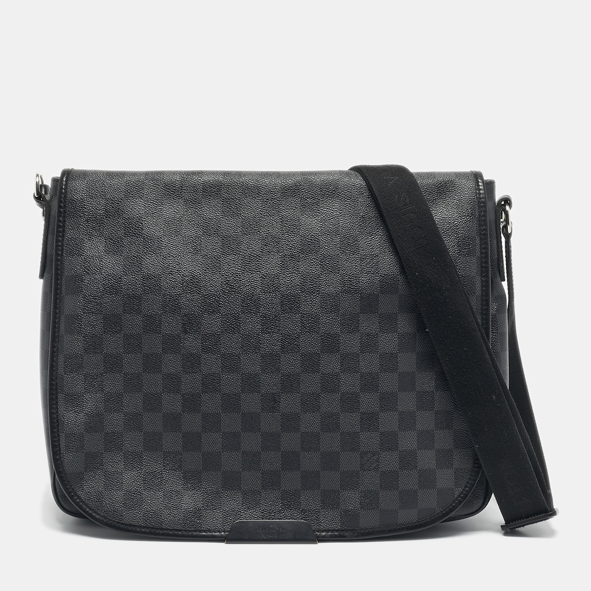 

Louis Vuitton Damier Graphite Canvas Daniel GM Messenger Bag, Grey