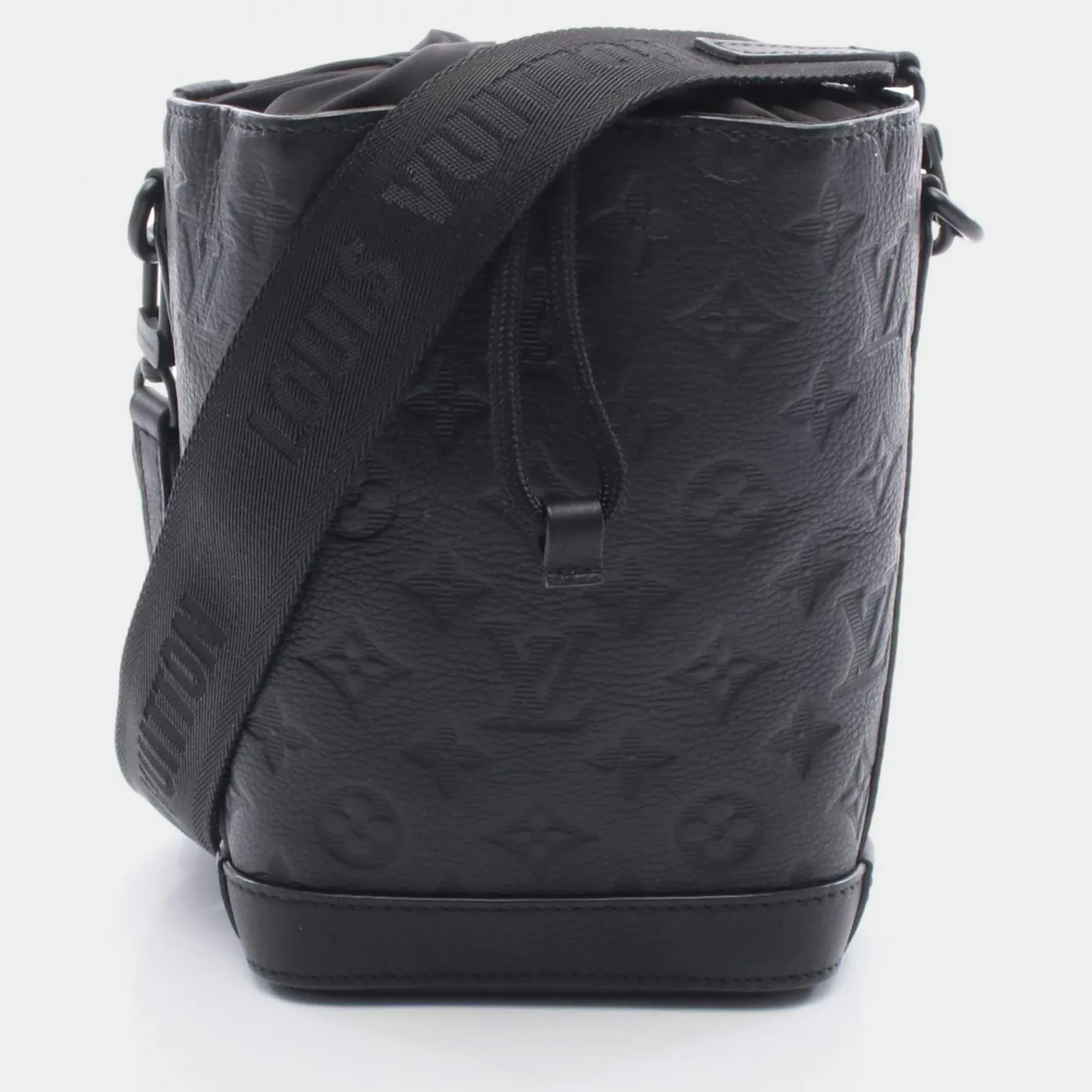 

Louis Vuitton Noe Sling Black Monogram Shadow Leather Shoulder Bag