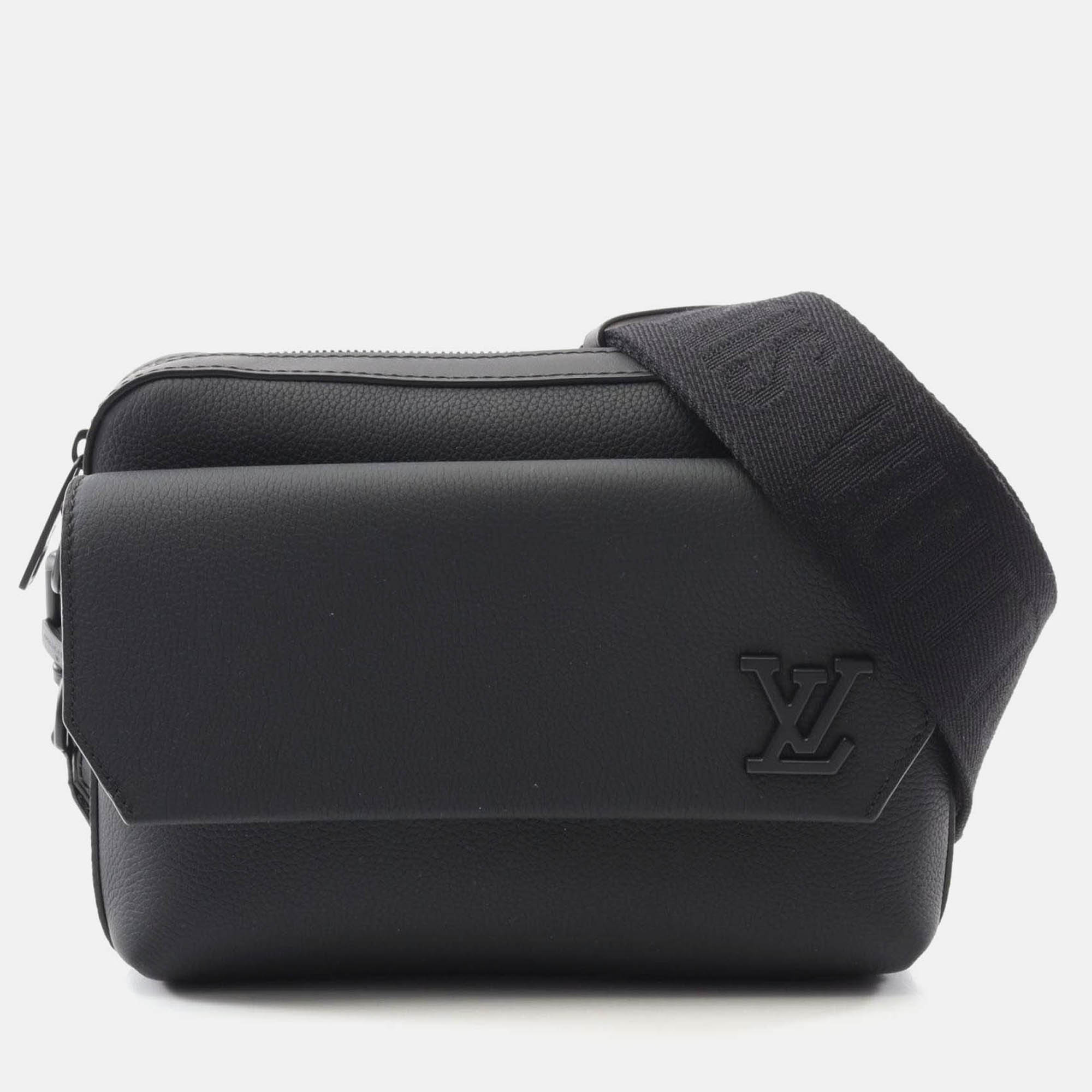 

Louis Vuitton Fastline Aerogram Black Leather Shoulder Bag