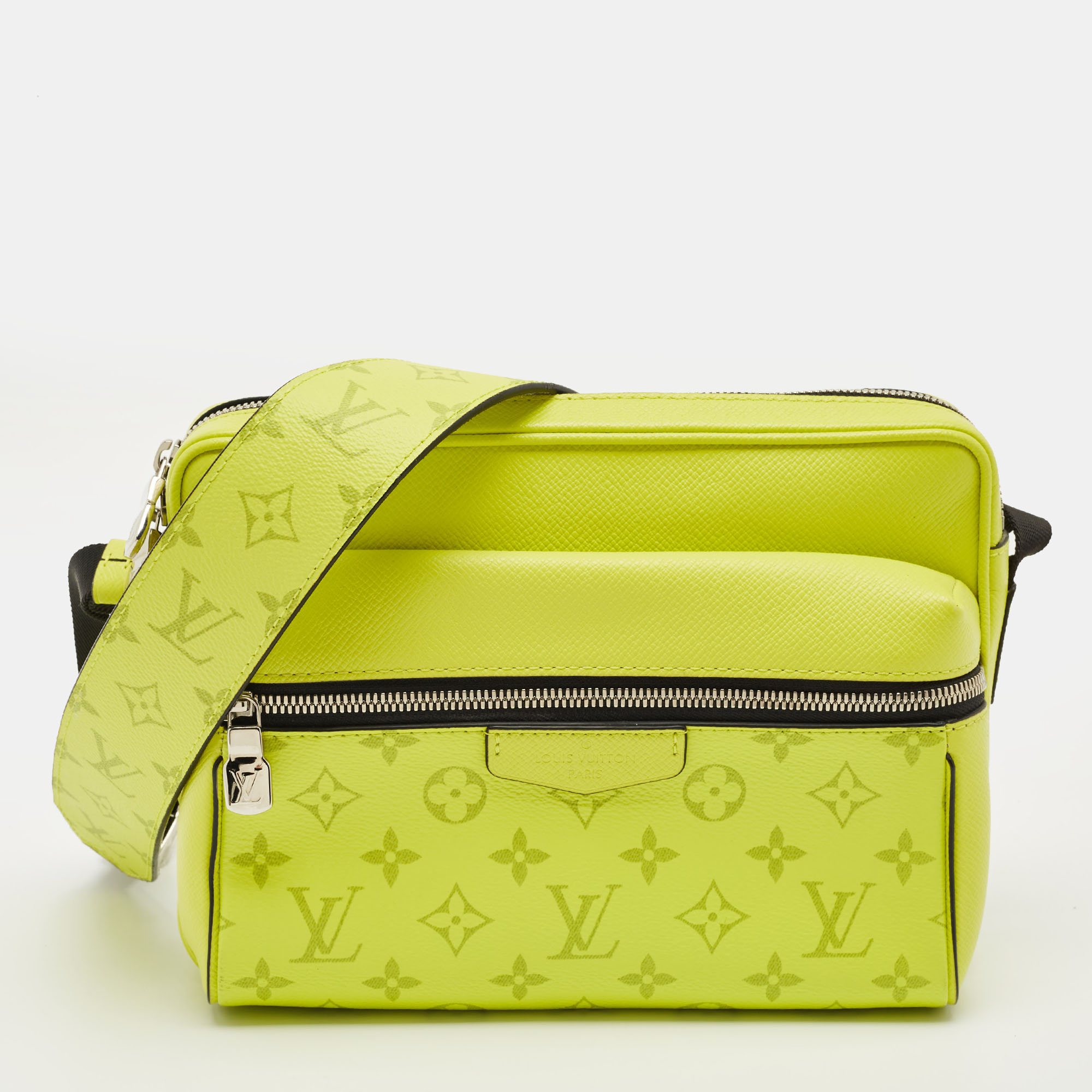 

Louis Vuitton Neon Yellow Taiga Leather Monogram Canvas Outdoor Messenger Bag