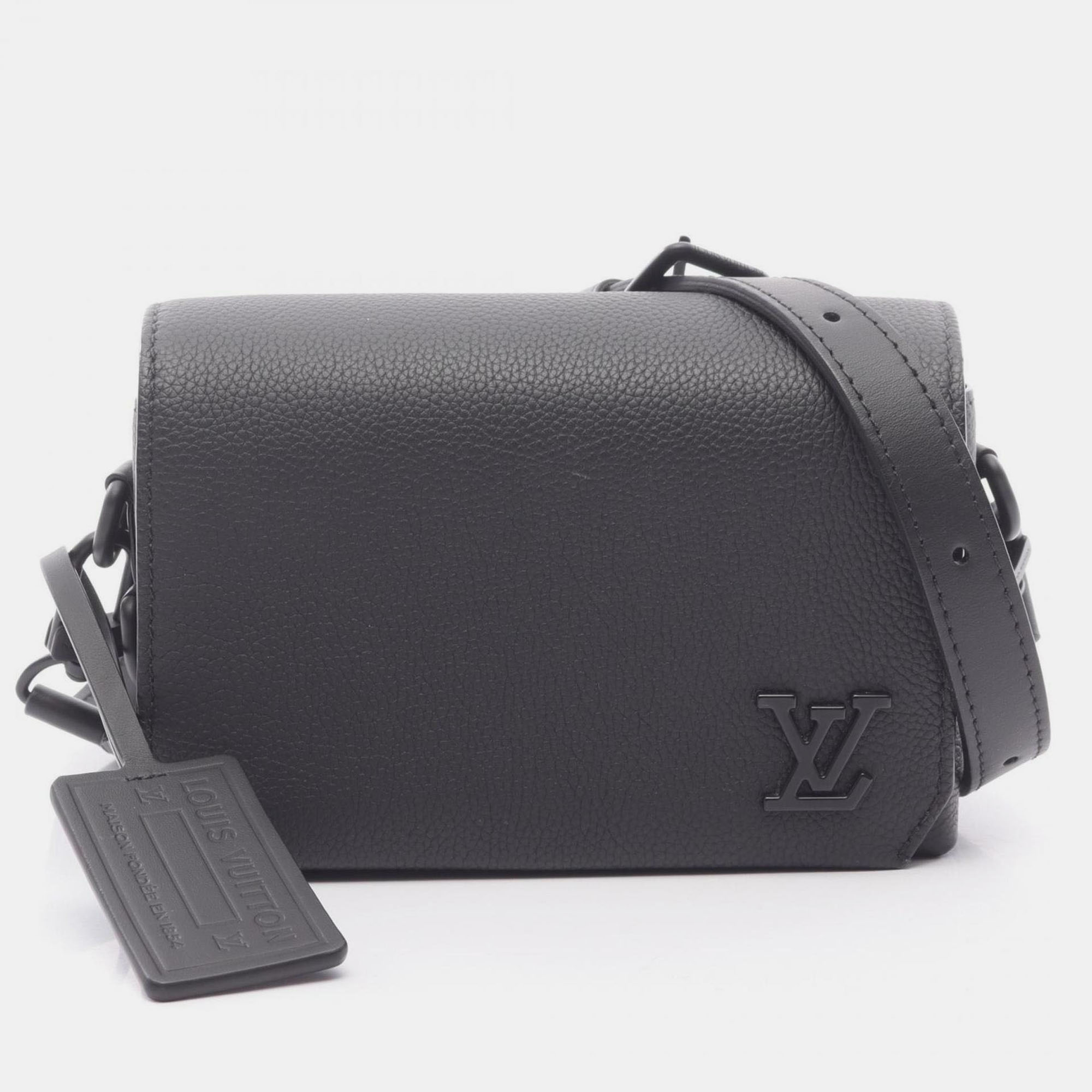 

Louis Vuitton Fastline Wearable Wallet Shoulder Bag In Leather With Aerogram Pattern Black