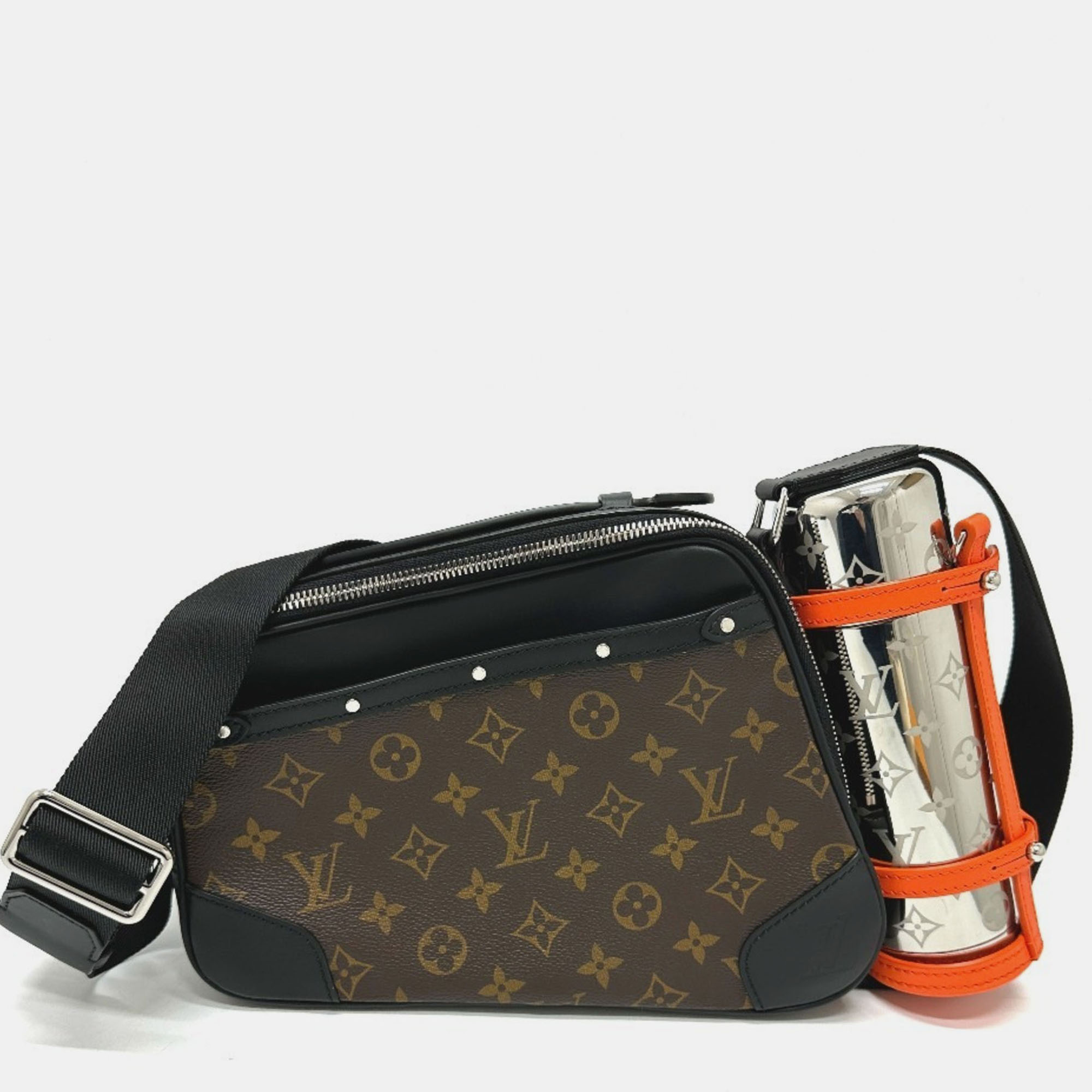 Click to view more detailed imagery on our partner's website Pre-owned Louis Vuitton Monogram Macassar Biker Messenger Shoulder Bag Canvas Brown