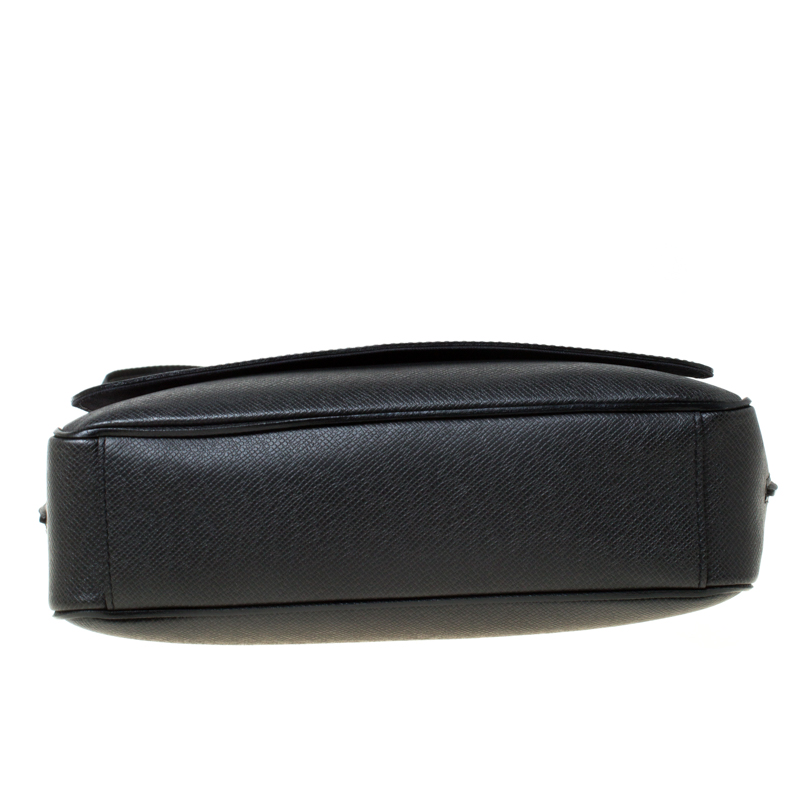 Louis Vuitton Black Epi Leather Flap Messenger Bag Louis Vuitton