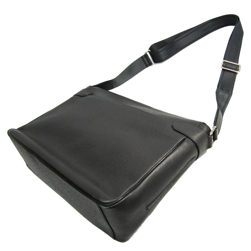 

Louis Vuitton Ardoise Taiga Leather Roman GM Bag, Black