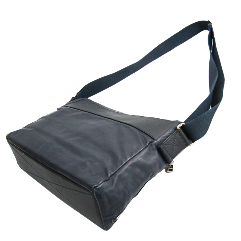 

Louis Vuitton Navy Leather Messenger Bag, Navy blue
