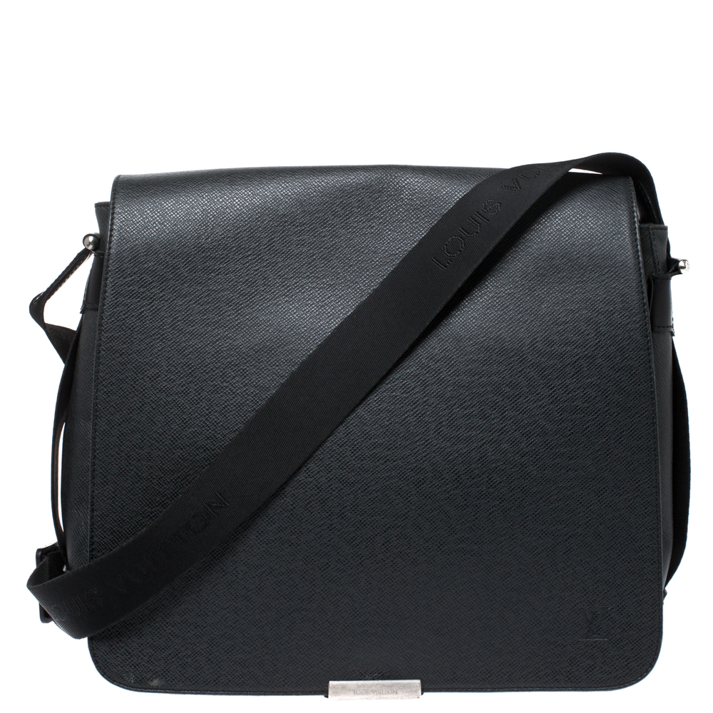 designer Primitiv gårdsplads Louis Vuitton Black/Green Taiga Leather and Nylon Viktor Messenger Bag Louis  Vuitton | TLC