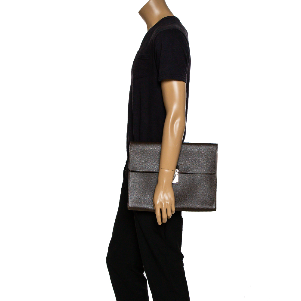 

Louis Vuitton Brown Taiga Leather Minuto Portfolio Case