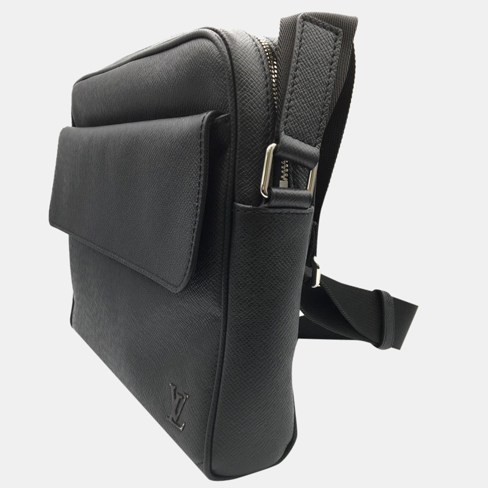 

Louis Vuitton Black 2019 Taiga Alex Messenger Bag