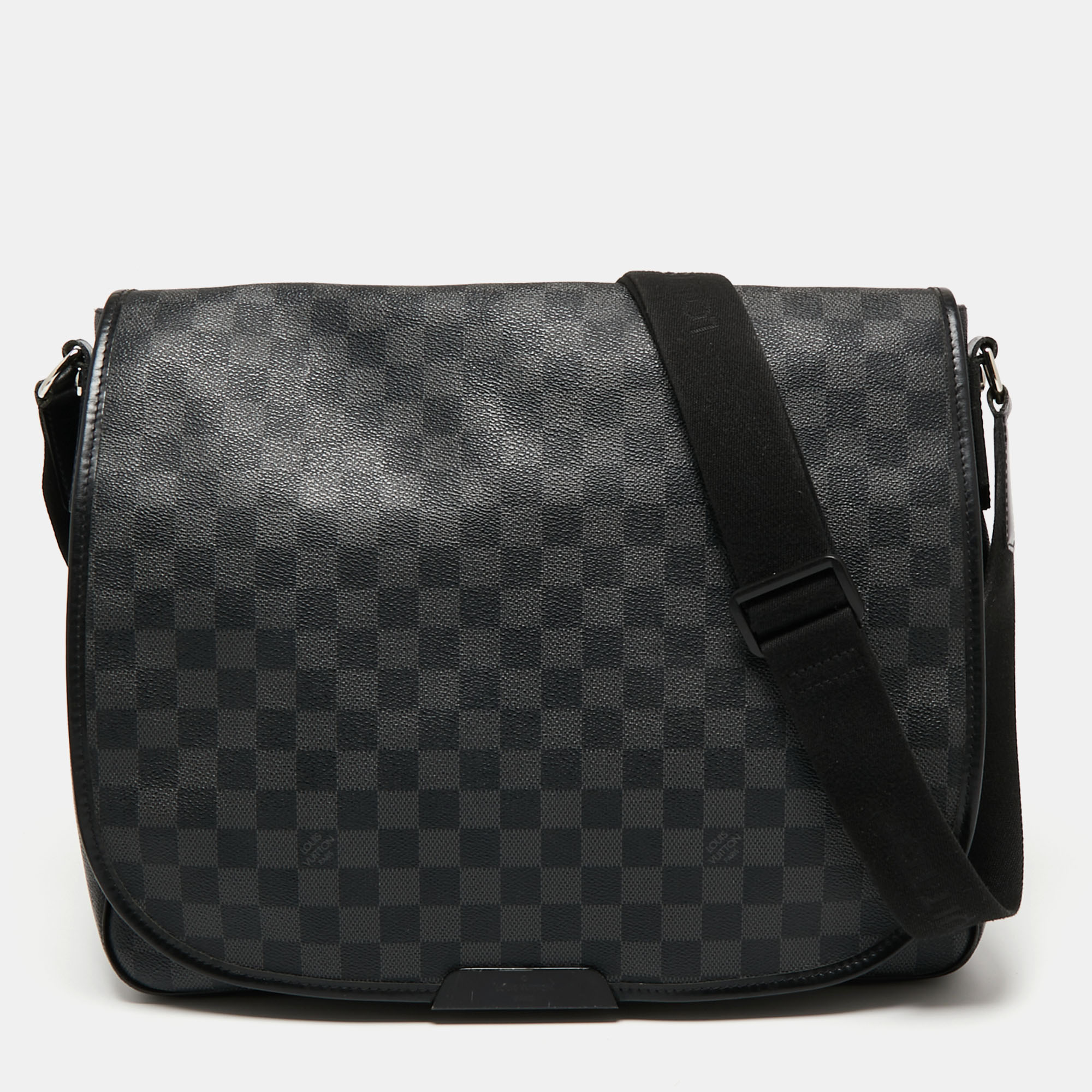 Pre Owned Louis Vuitton Damier Graphite District GM Bag