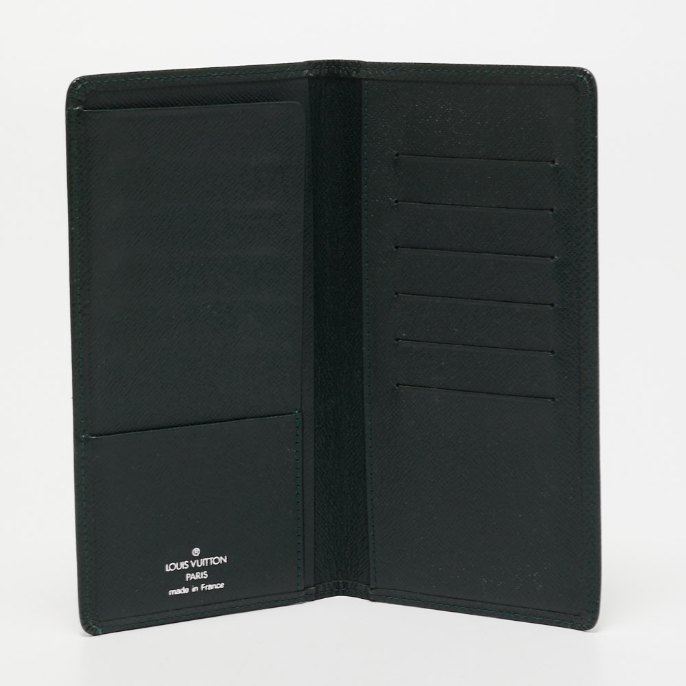 

Louis Vuitton Green Taiga Leather Long Bifold Wallet