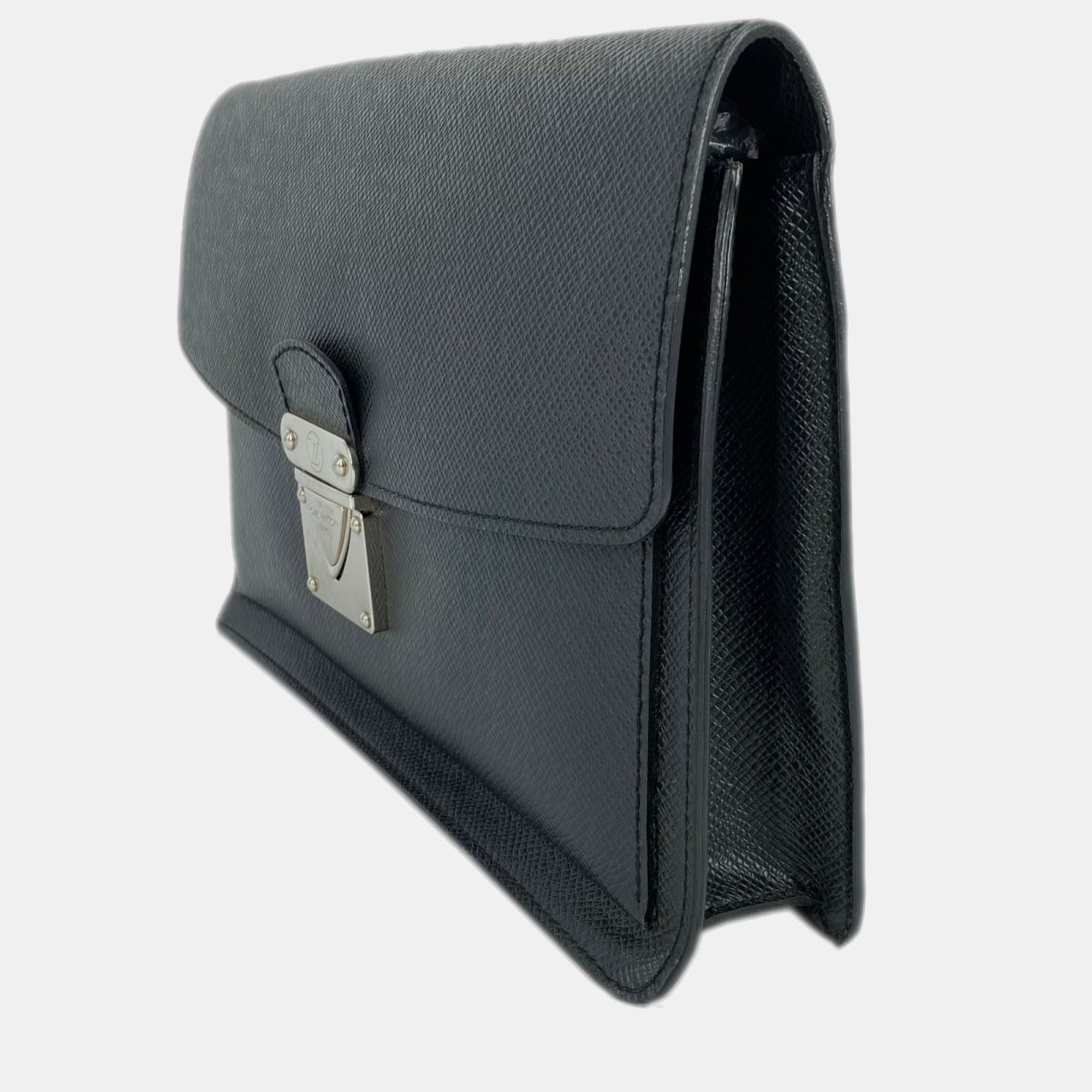 

Louis Vuitton Black Taiga Leather Belaia Clutch Bag