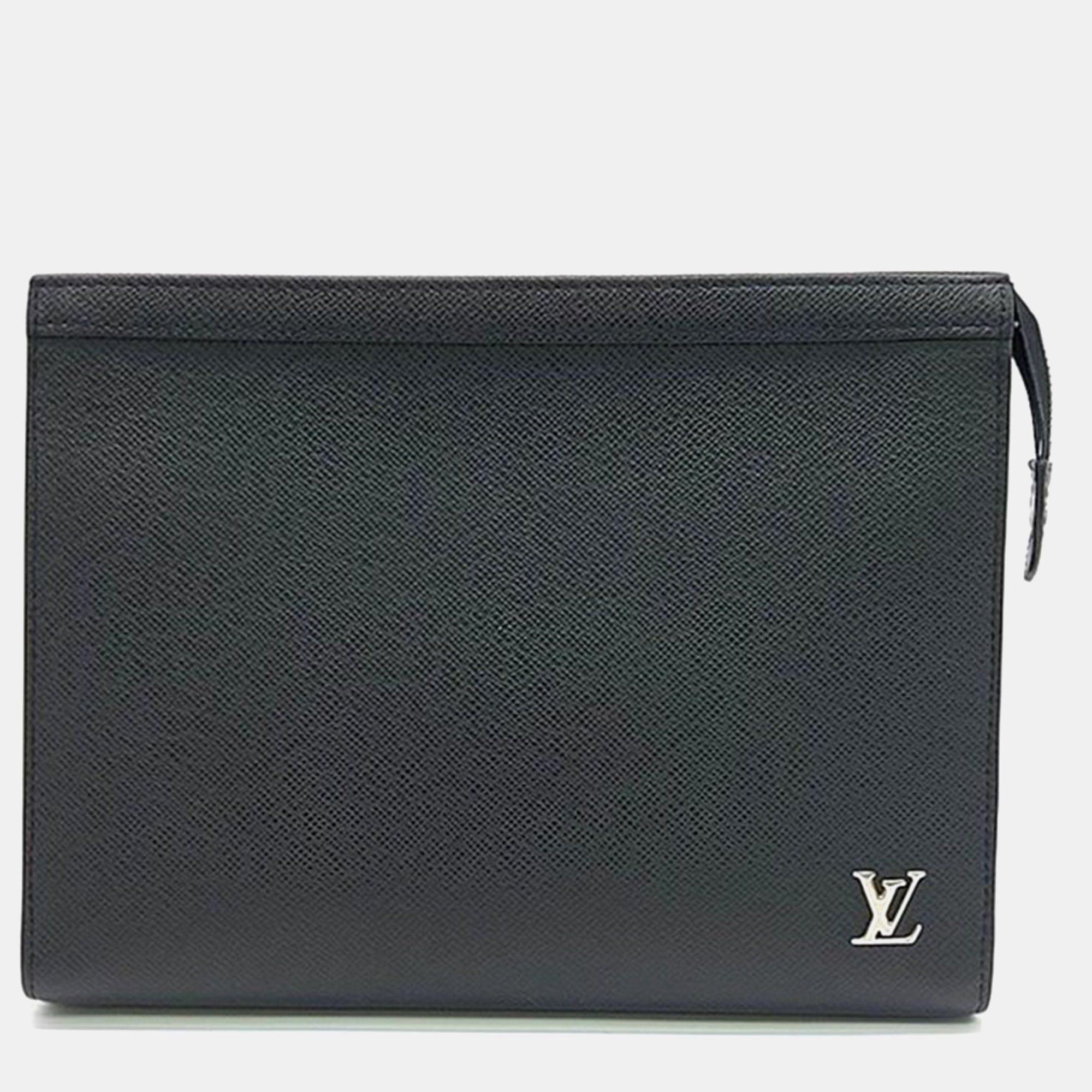 

Louis Vuitton Taiga Pochette Voyage MM M30450 handbag, Black