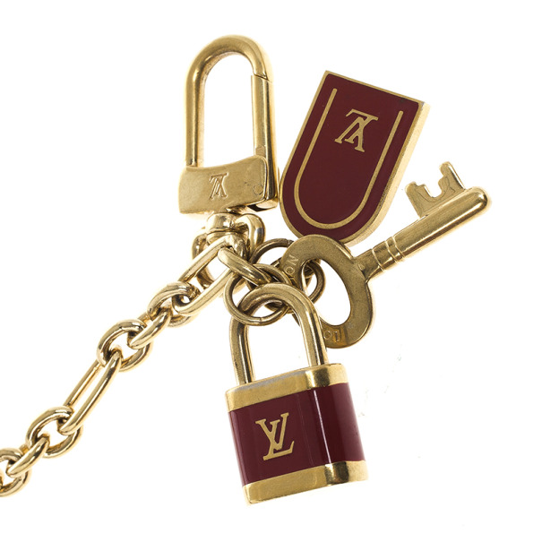 Louis Vuitton Auth Monogram VERNIS Pomme D'amour Key Chain