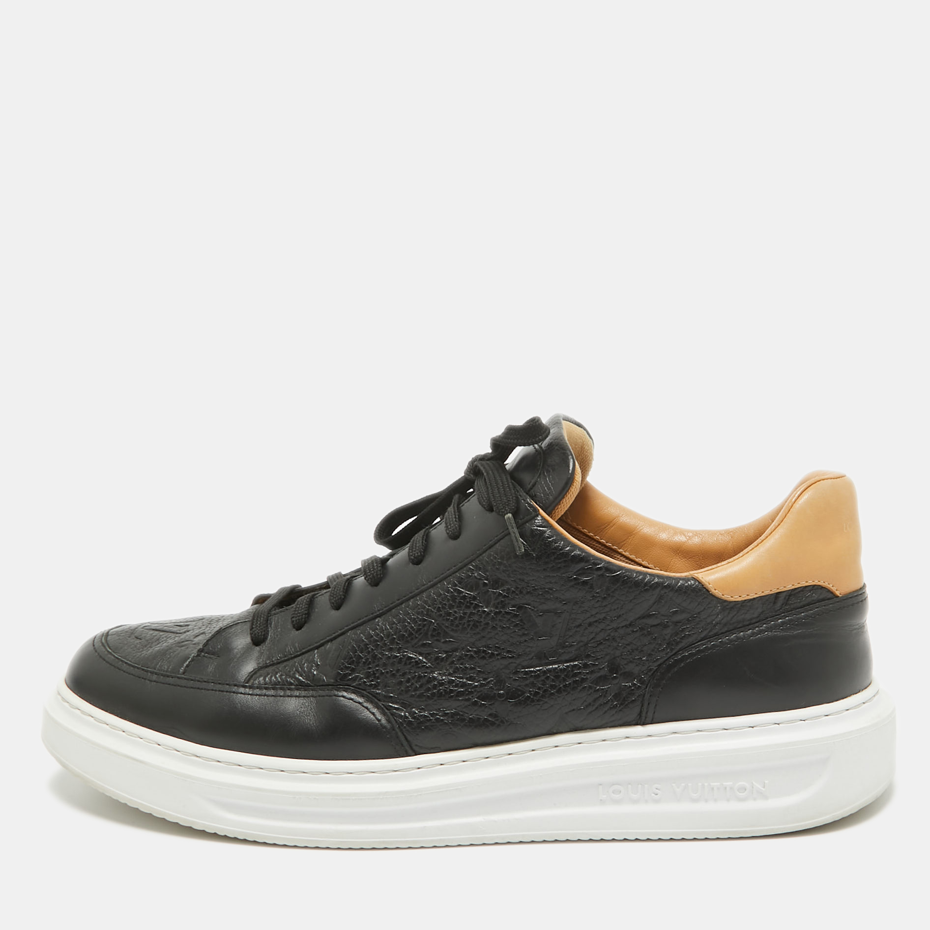 Coming in a classic silhouette these designer sneakers are a seamless combination of luxury comfort and style. These sneakers are designed with signature details and comfortable insoles.