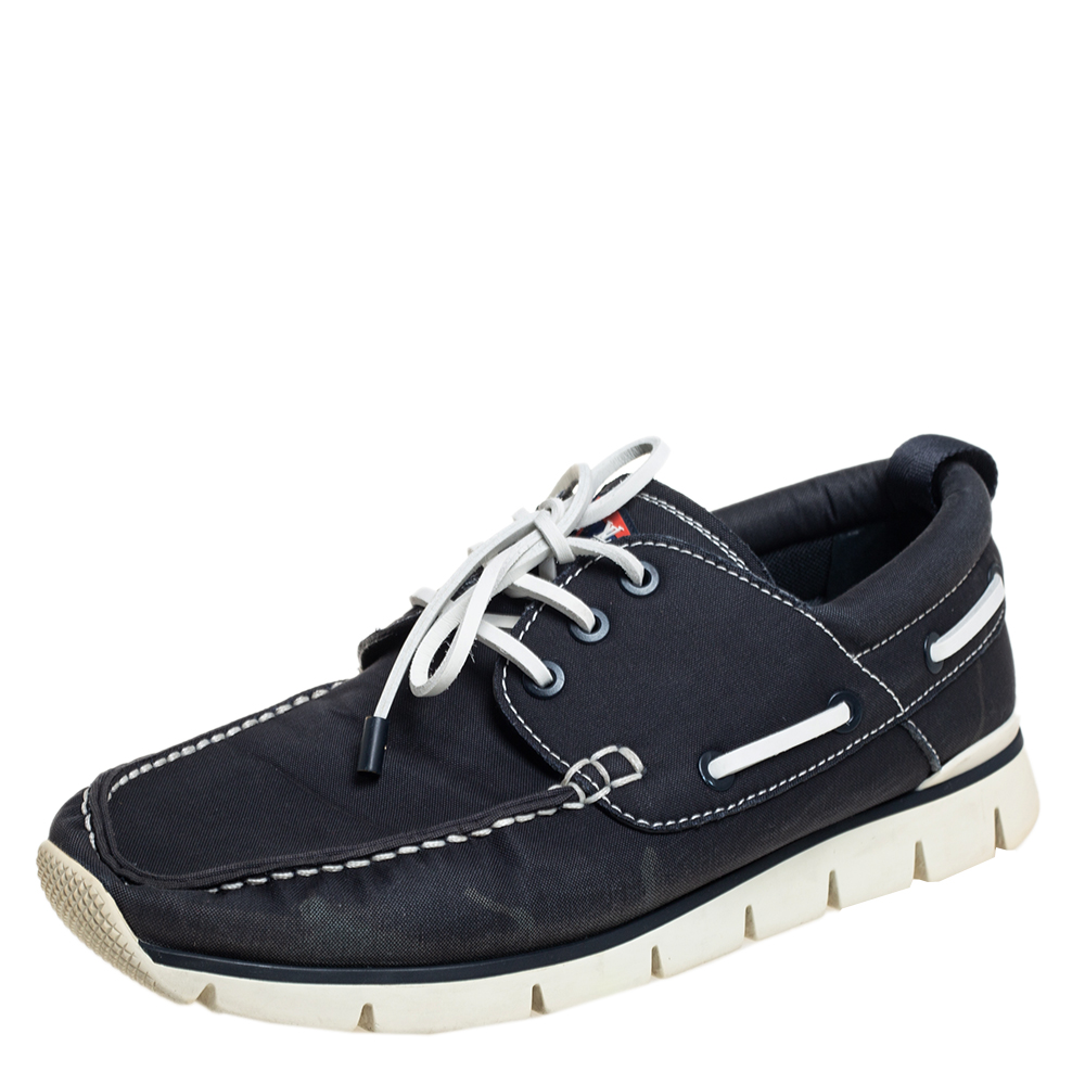 Make a strong fashion statement with these Boat shoes from Louis Vuitton Crafted using canvas they come accented with tie detail and rubber soles. These shoes in blue will make you walk confidently all day