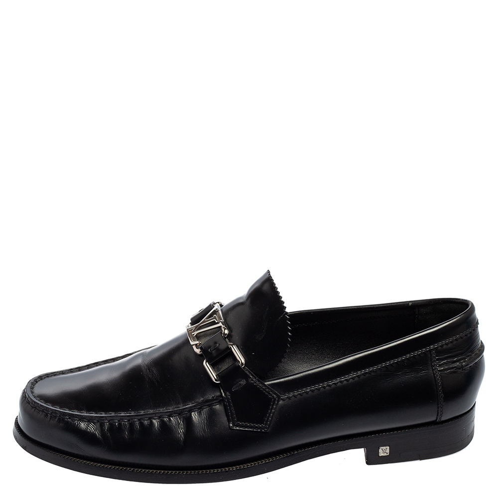 

Louis Vuitton Black Glossy Leather Dress Loafers Size