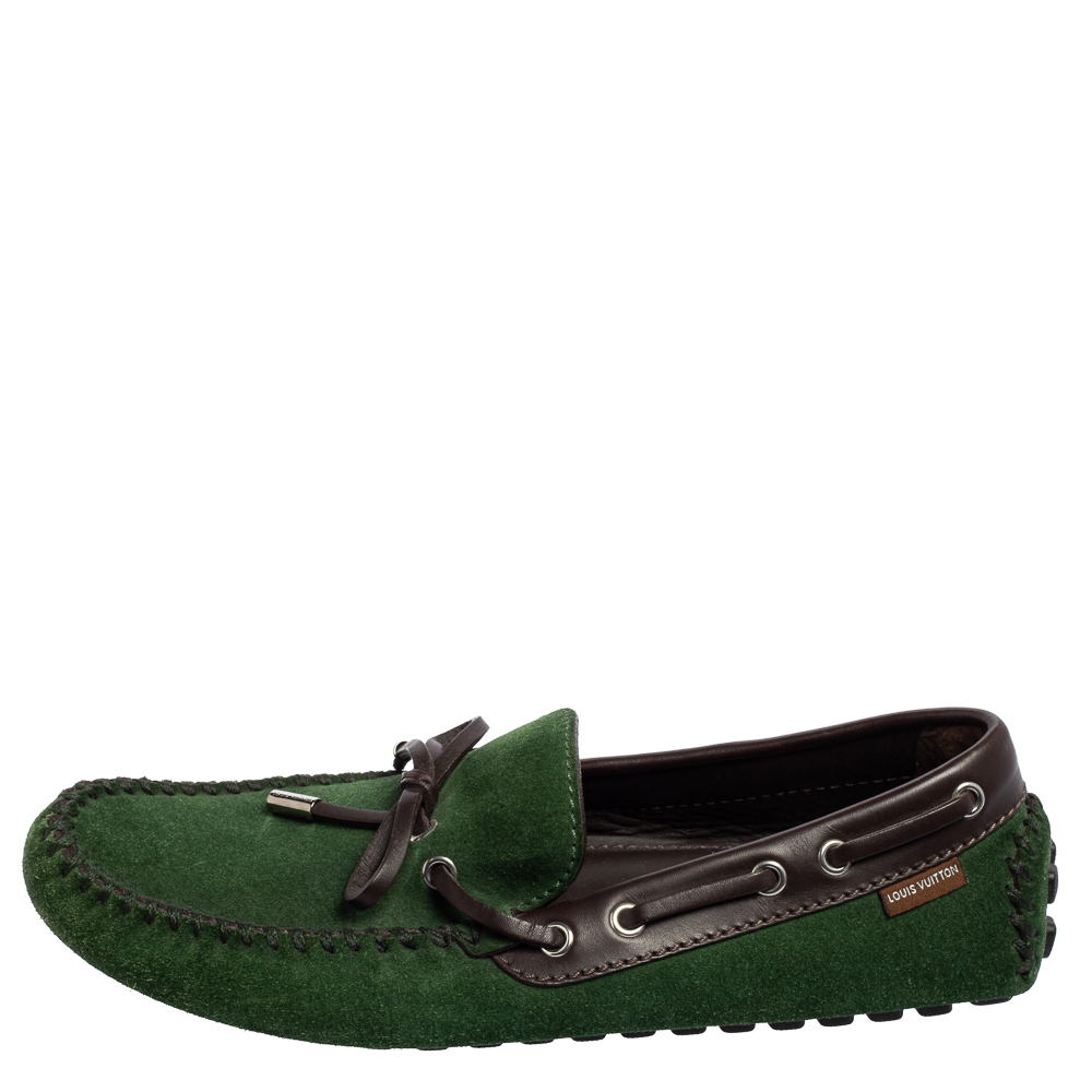 

Louis Vuitton Green Suede Bow Loafers Size