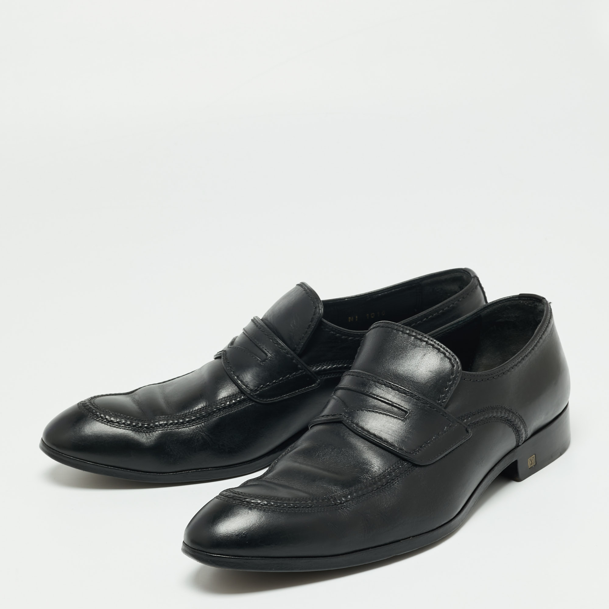 

Louis Vuitton Black Leather Slip On Loafers Size