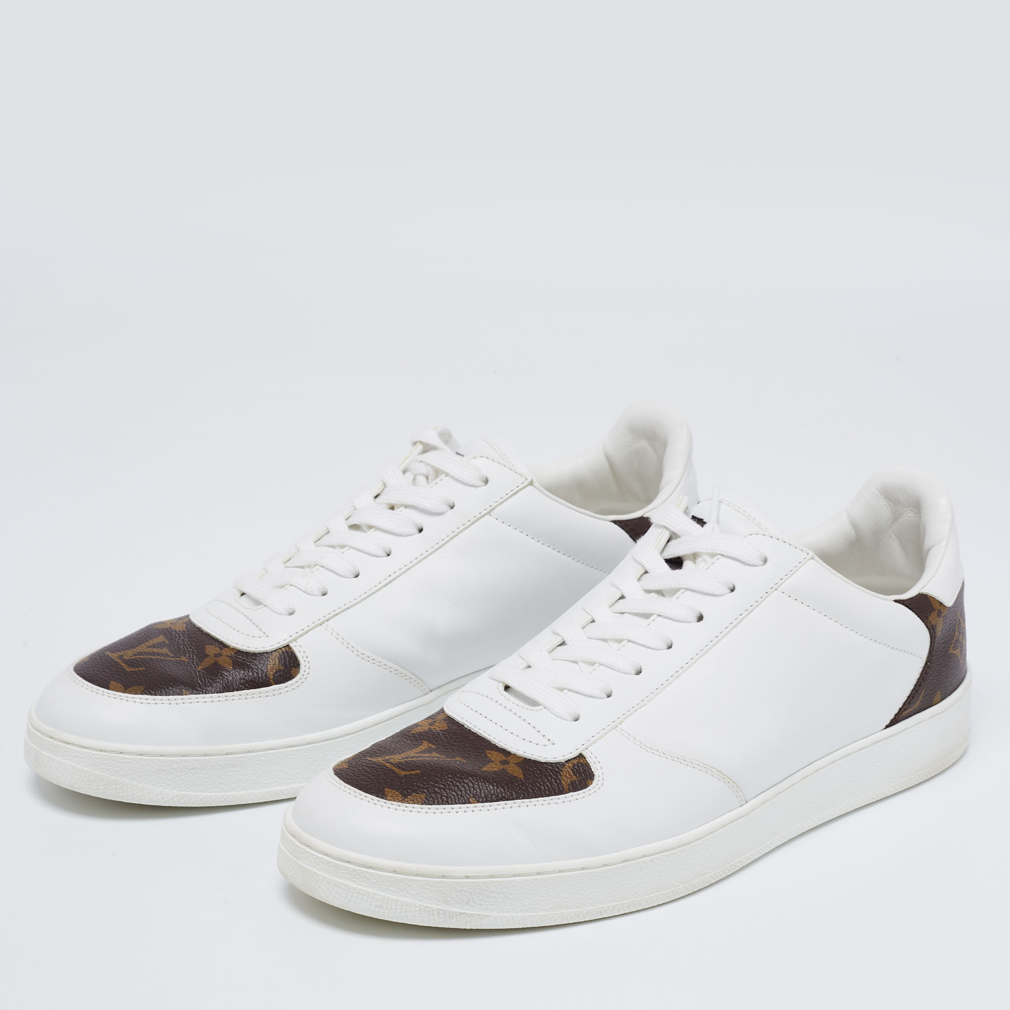 

Louis Vuitton White/Brown Leather and Monogram Canvas Rivoli Low-Top Sneakers Size