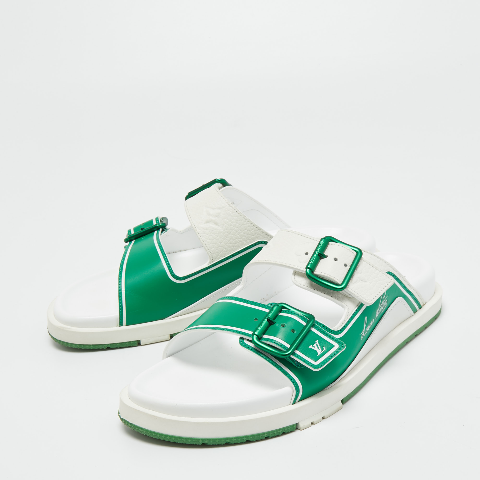 

Louis Vuitton White/Green Leather LV Trainer Slides Size